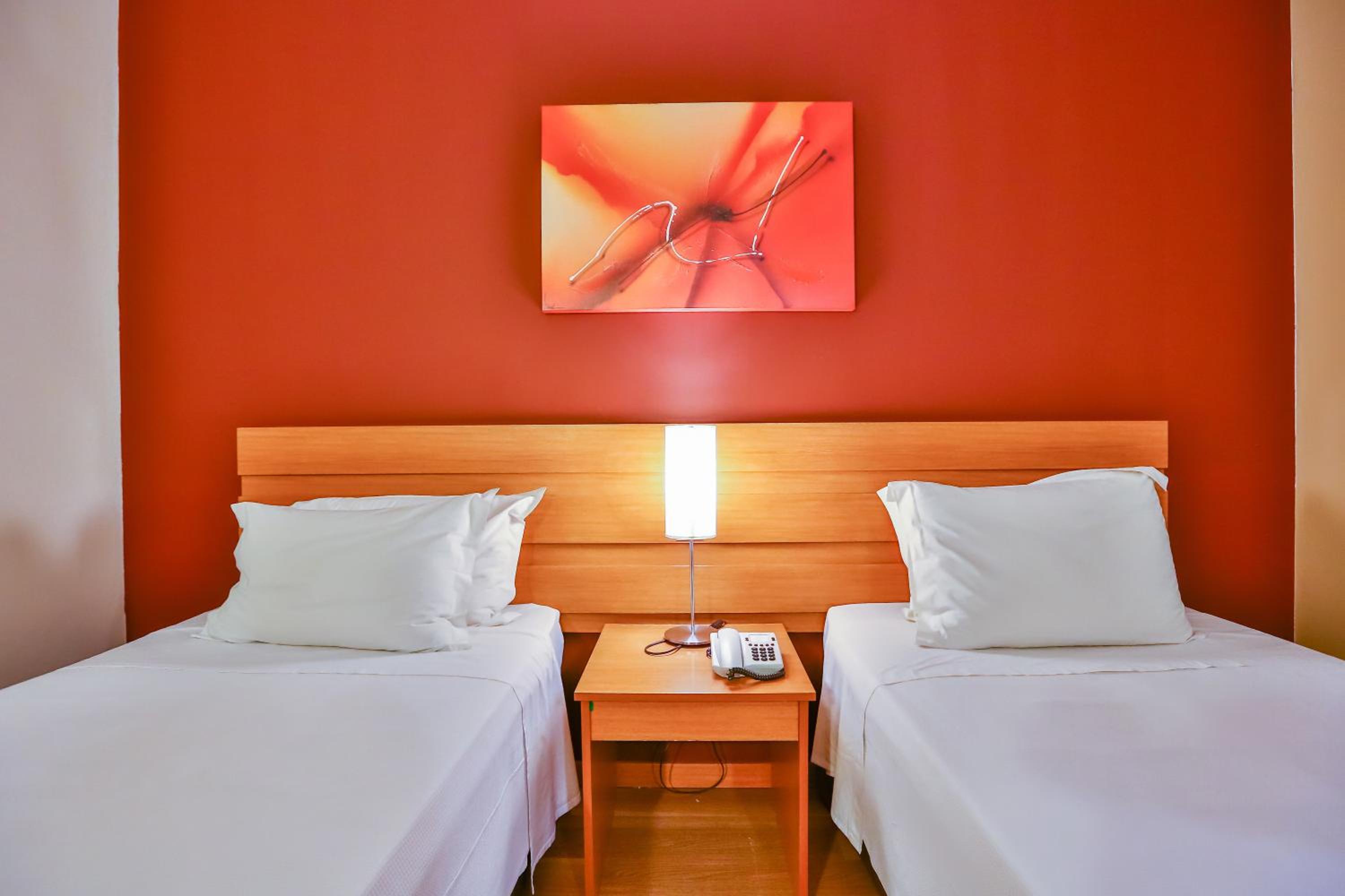 Standard Twin Room - Photo 6