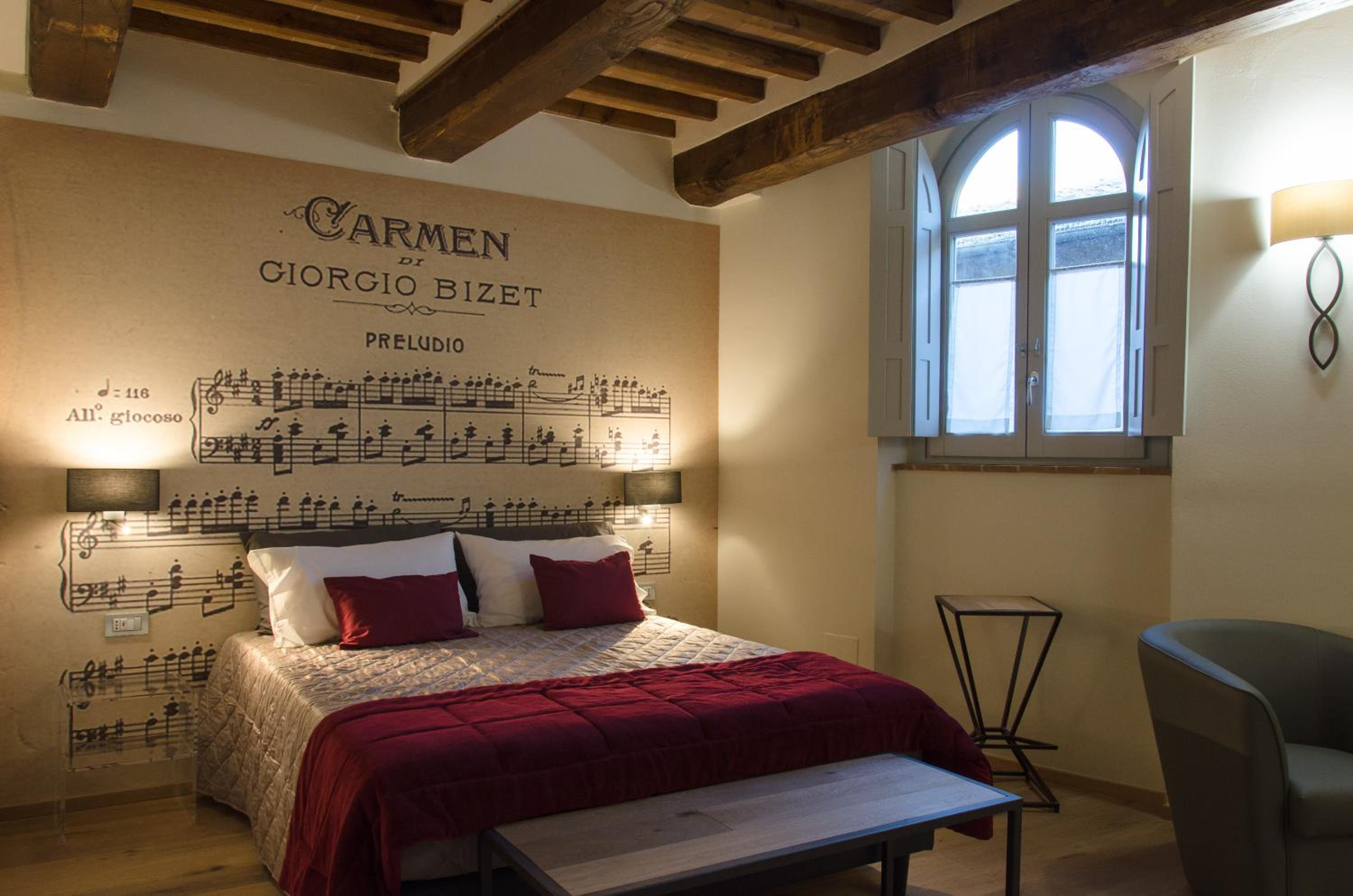 Deluxe King Room with One king Bed and One Single Bed - Non-Smoking