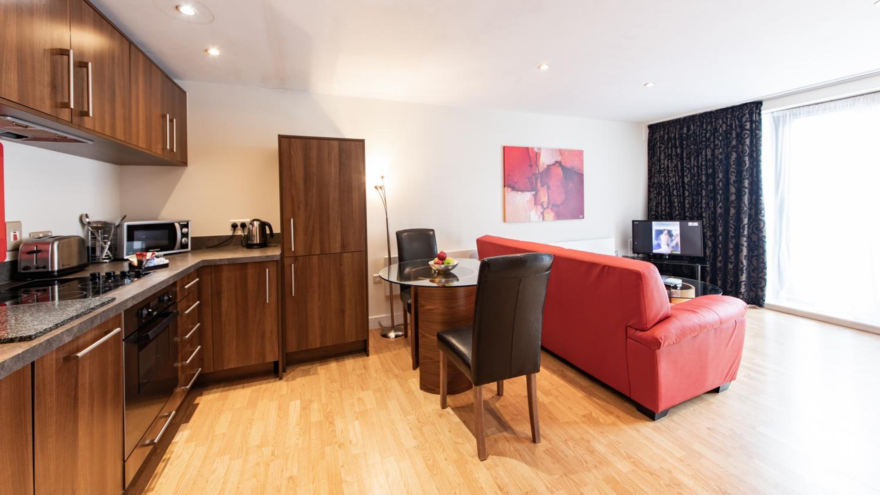 One-Bedroom Suite - Photo 7