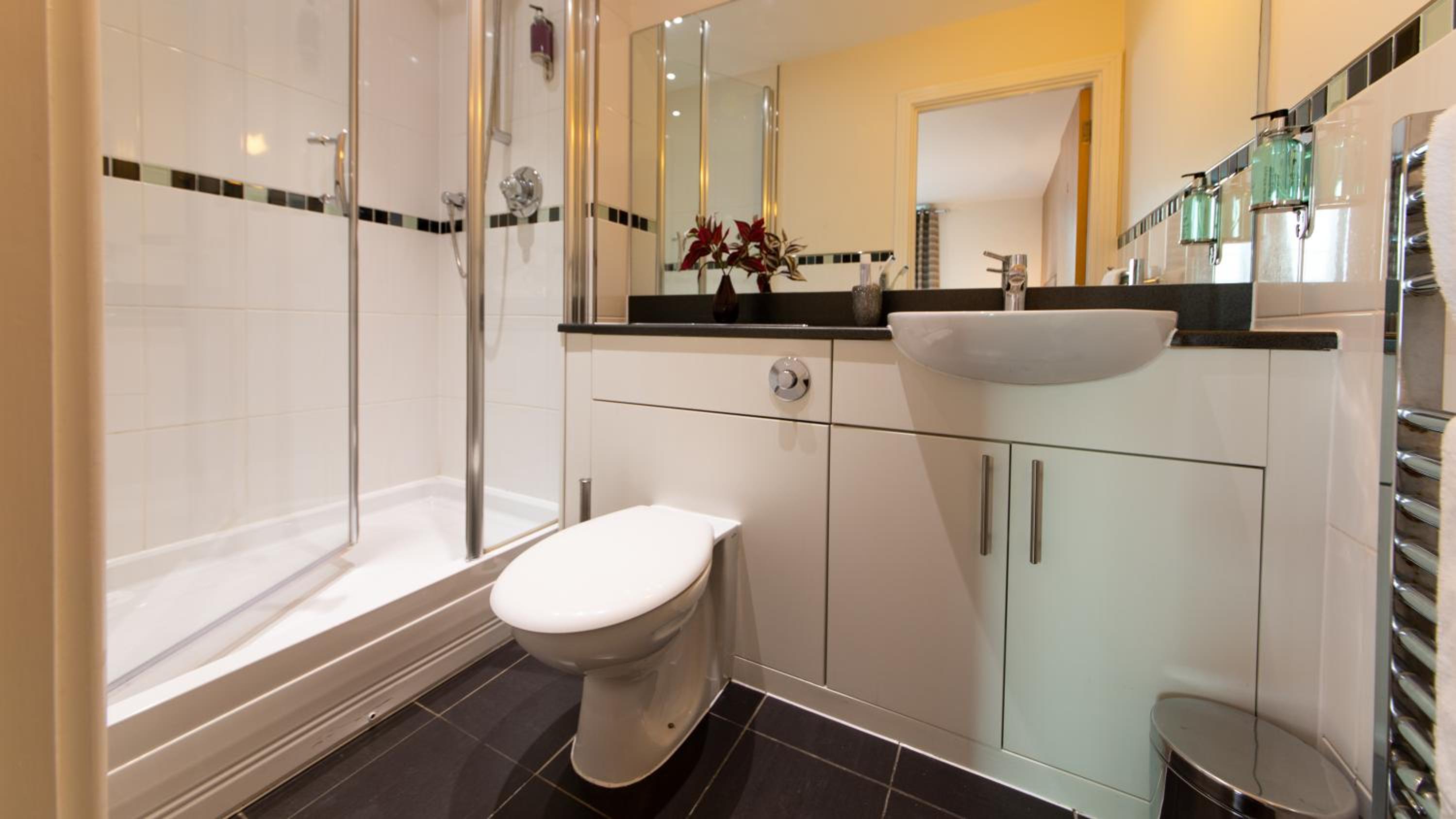 One-Bedroom Suite - Photo 23