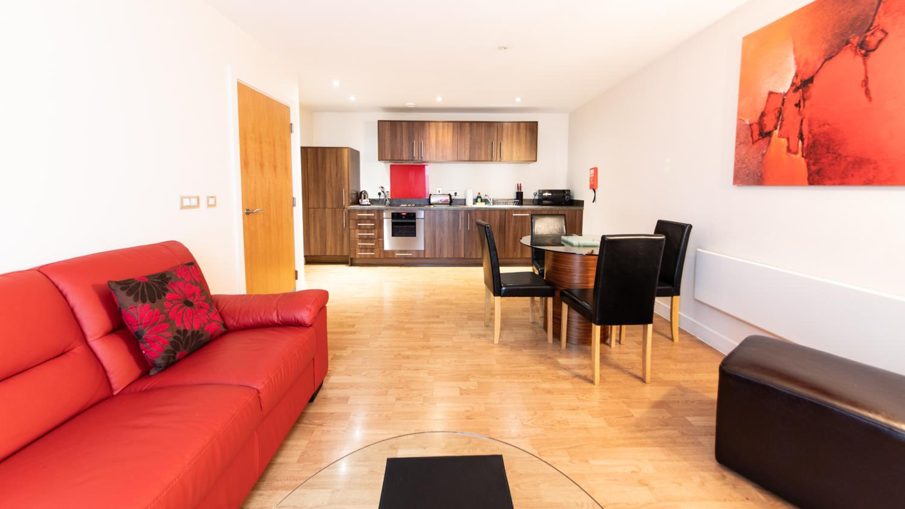 One-Bedroom Suite - Photo 8
