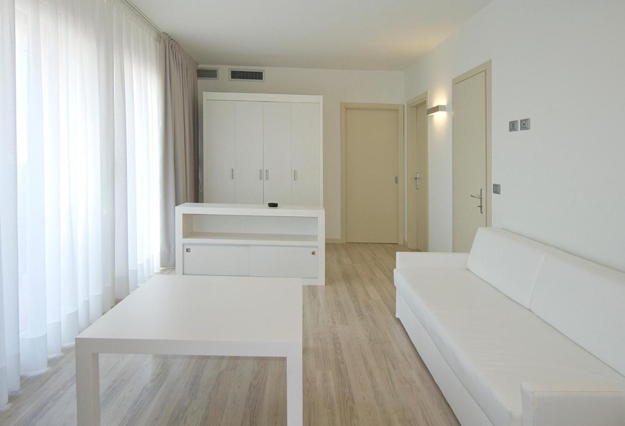 Suite  - Photo 8