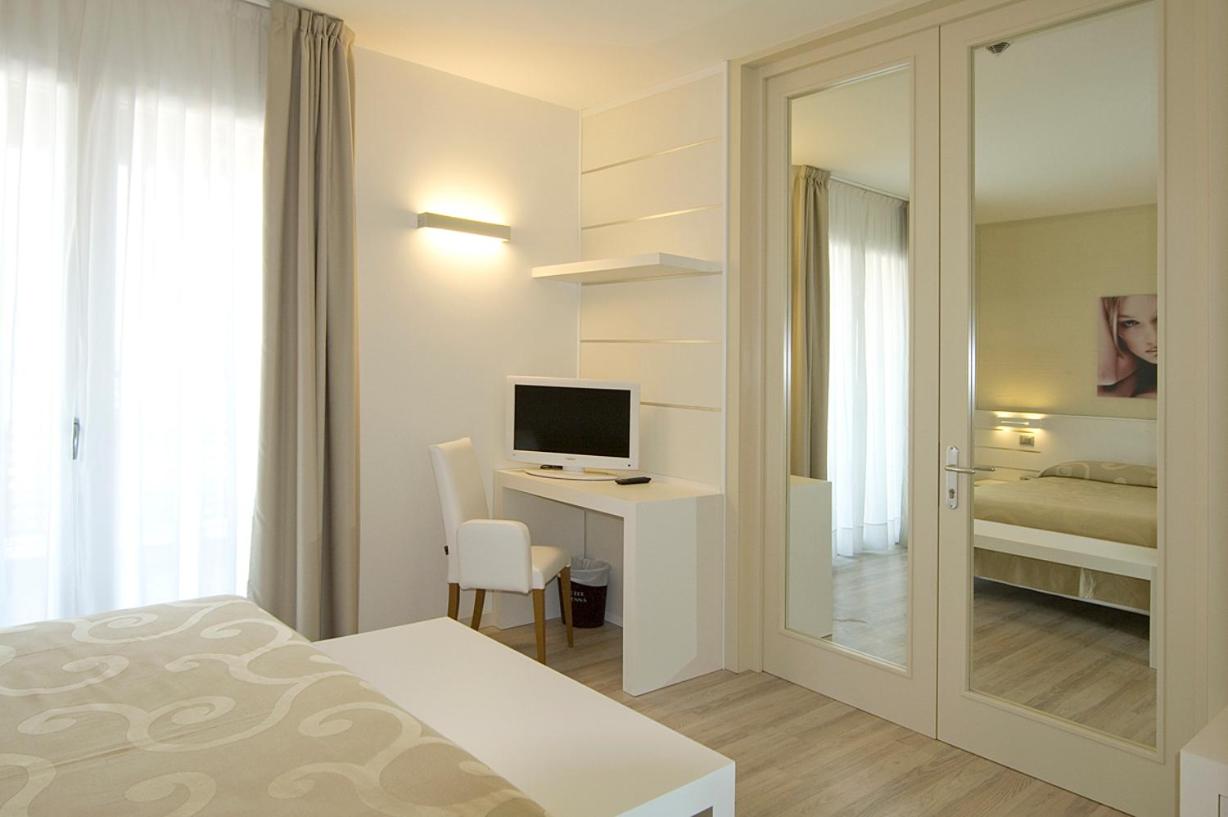 Suite  - Photo 4