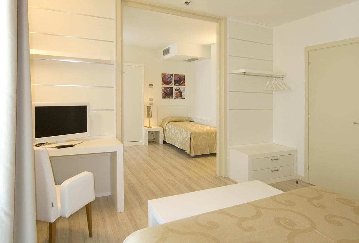 Suite  - Photo 2