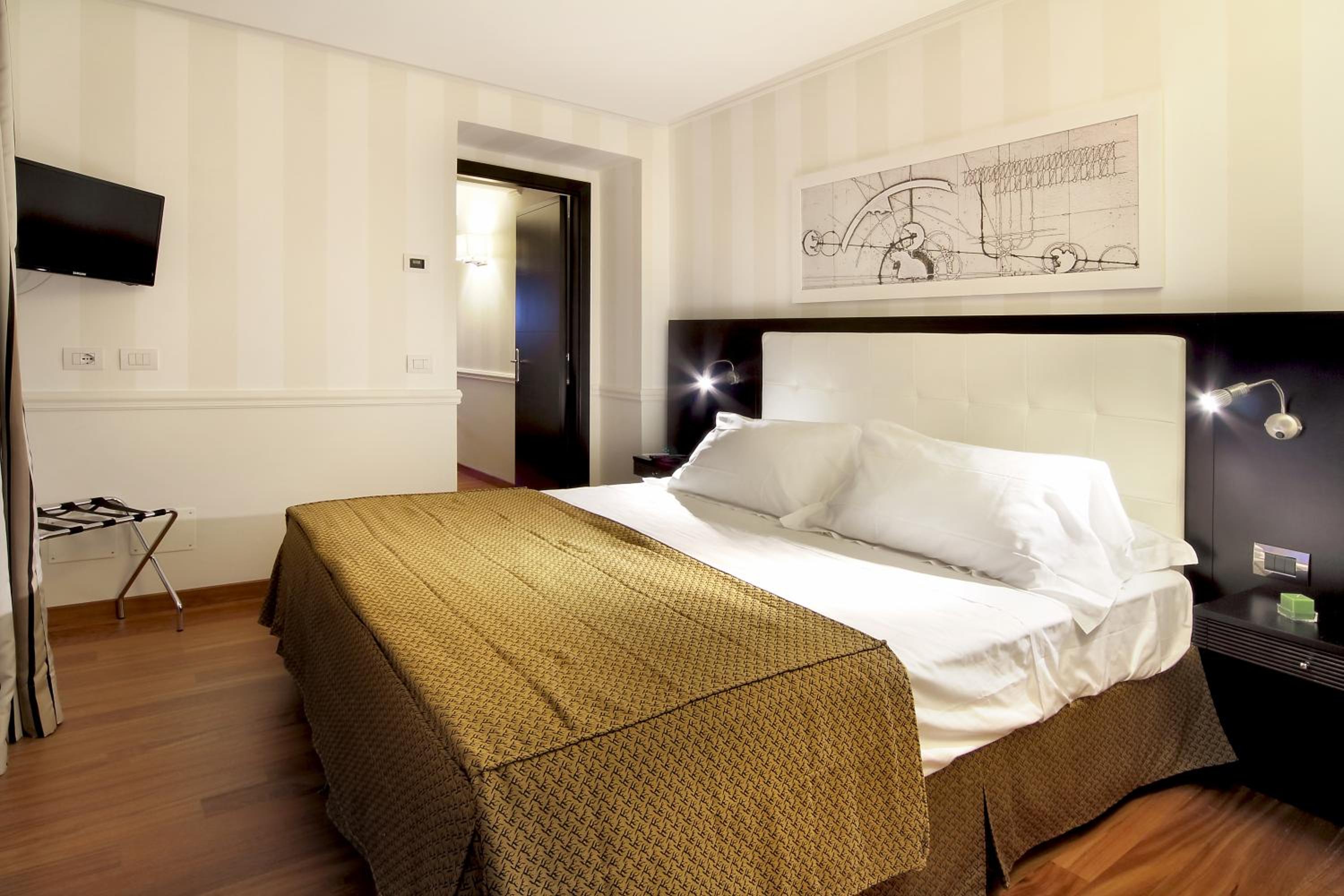 Double or Twin Room - Photo 1