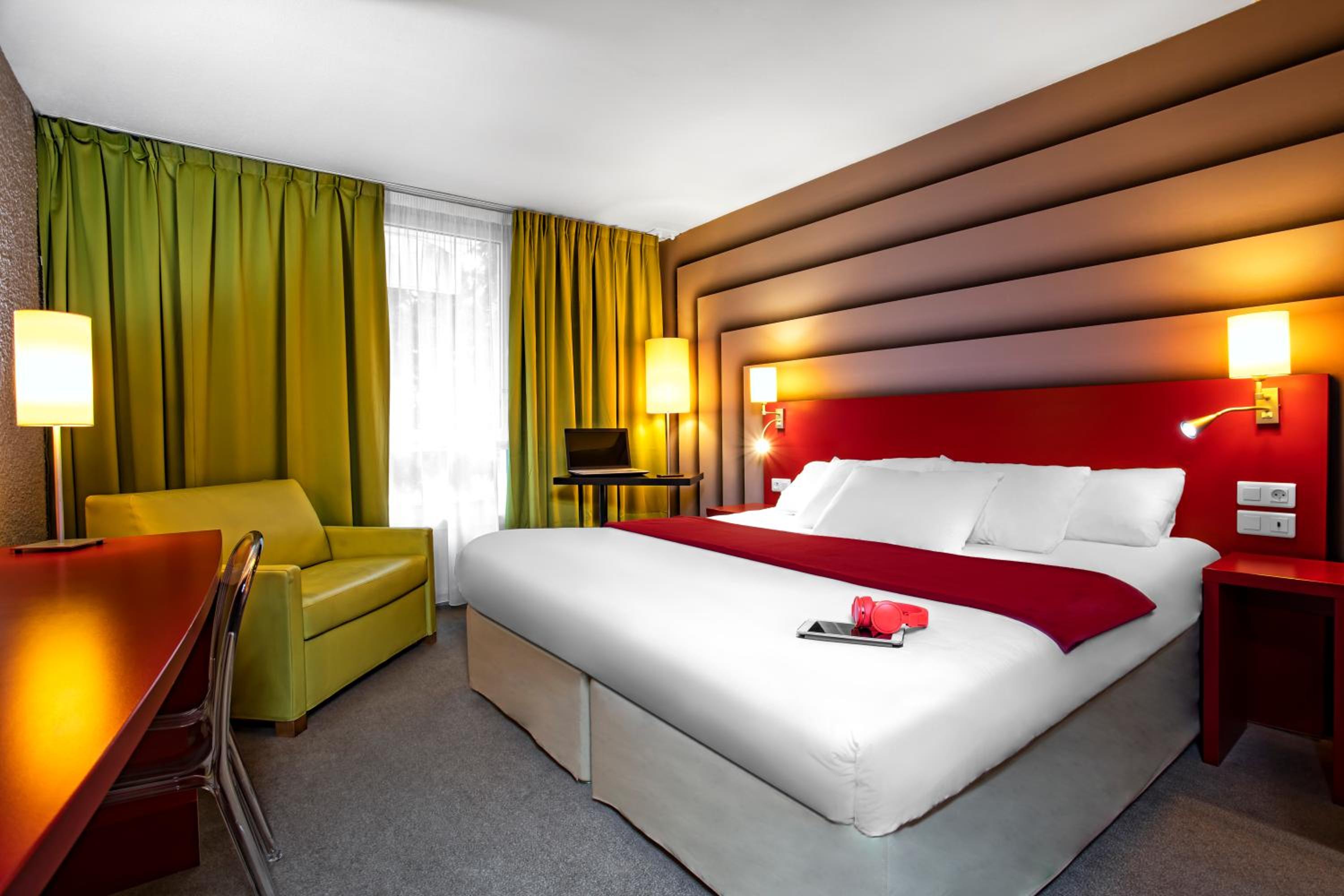 Standard Double Room with Sofa Bed and Shower - Photo 3