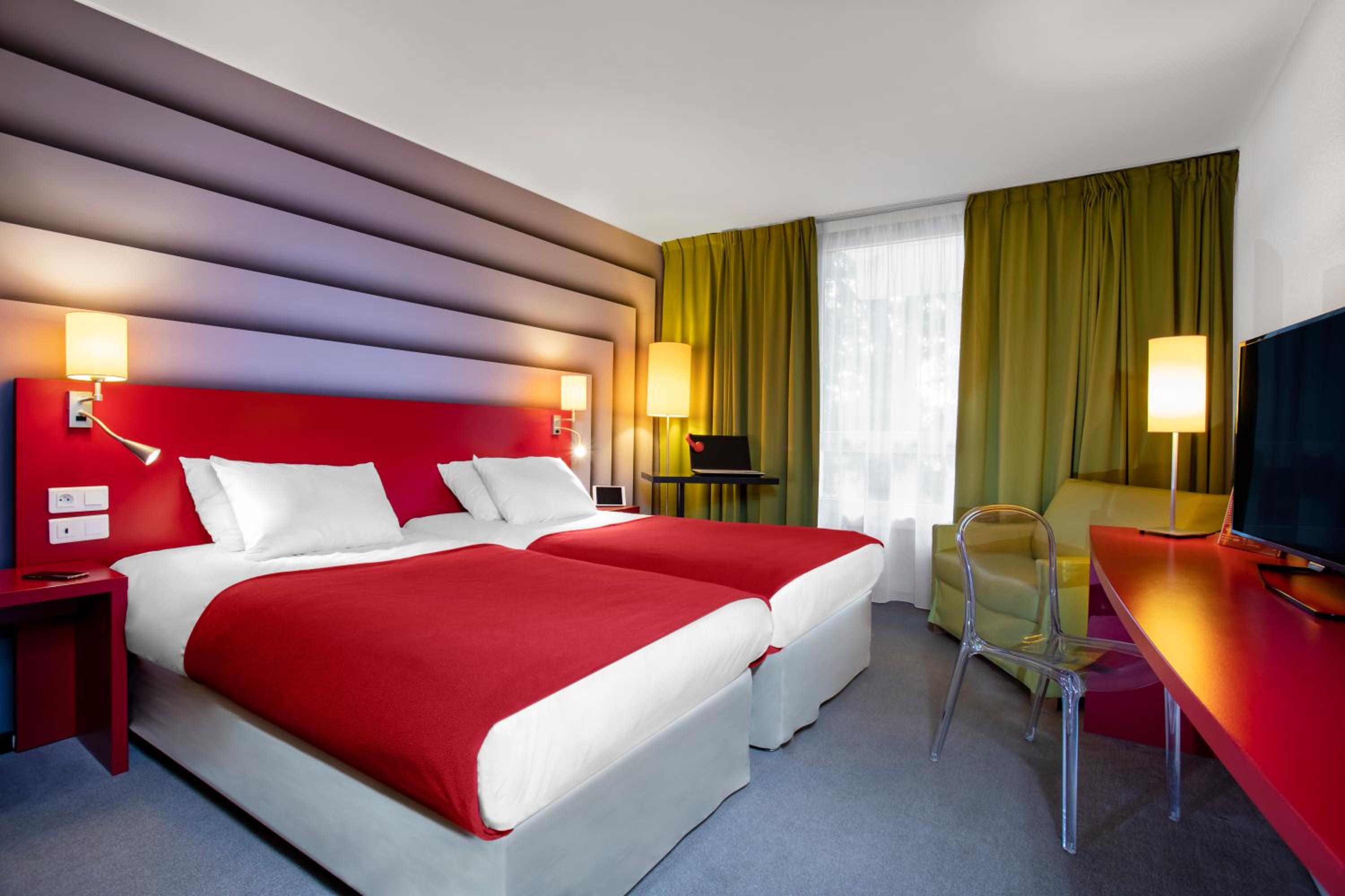 Standard Twin Room with Sofa - Photo 1