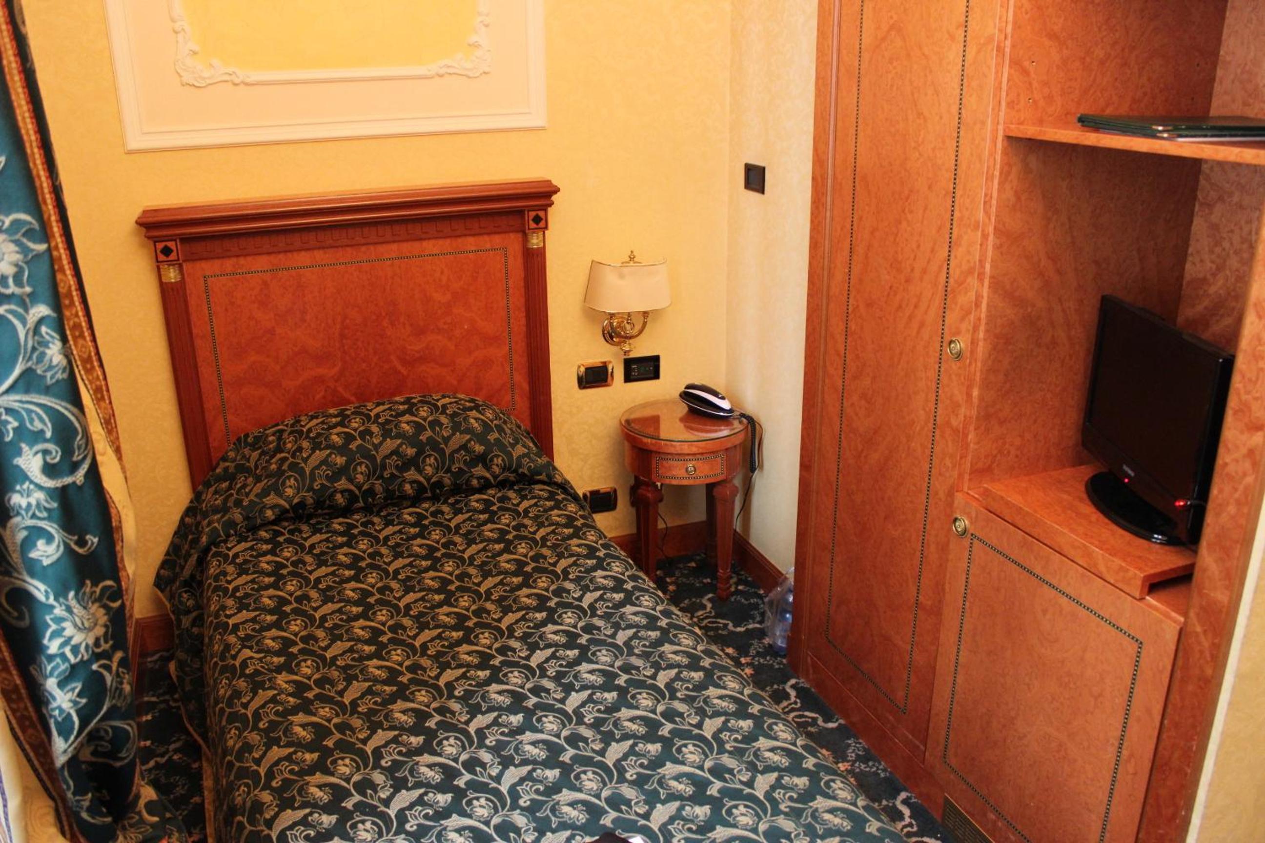 Small Single Room photo 1
