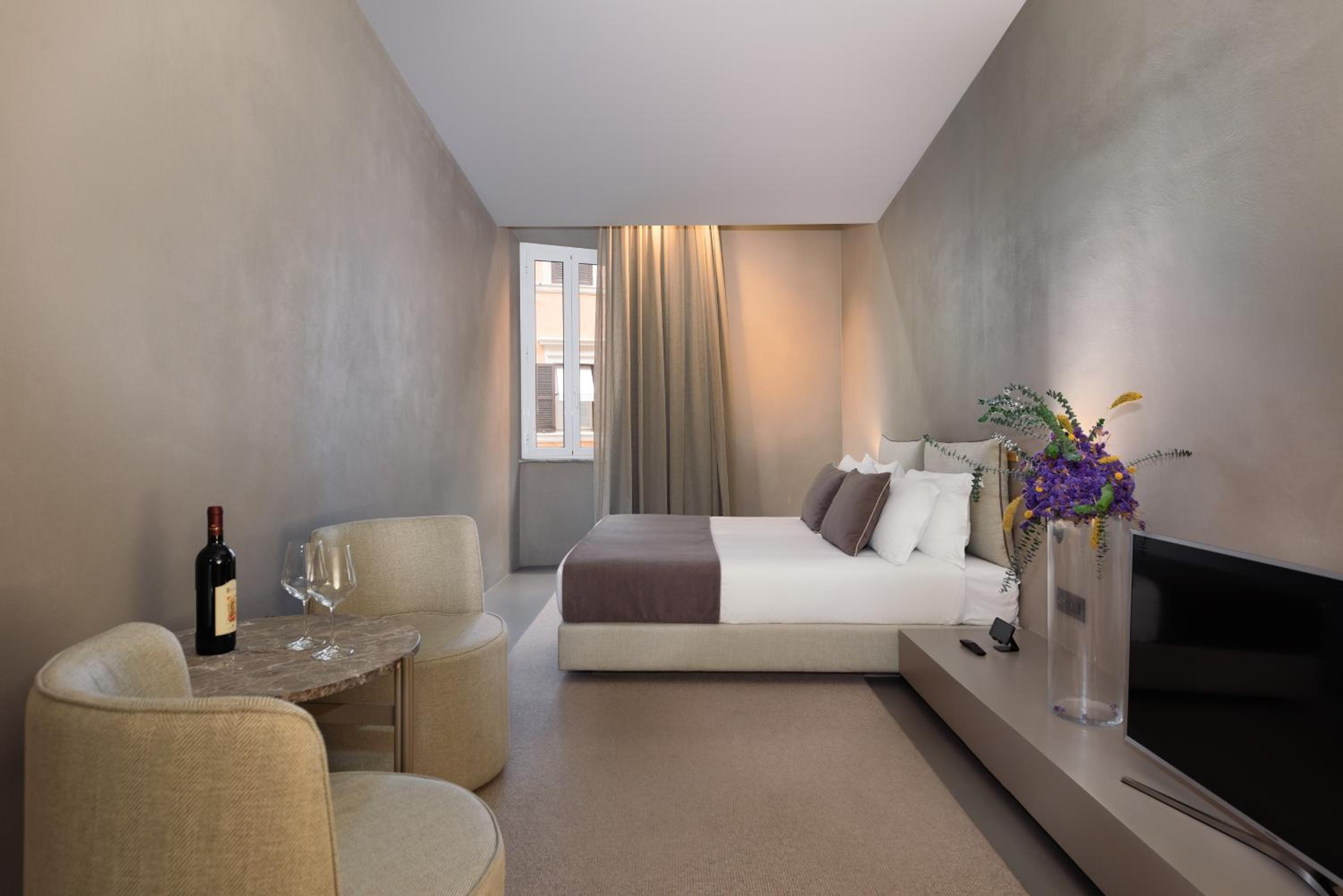 Suite Triple Superior with Piazza di Spagna View photo 2