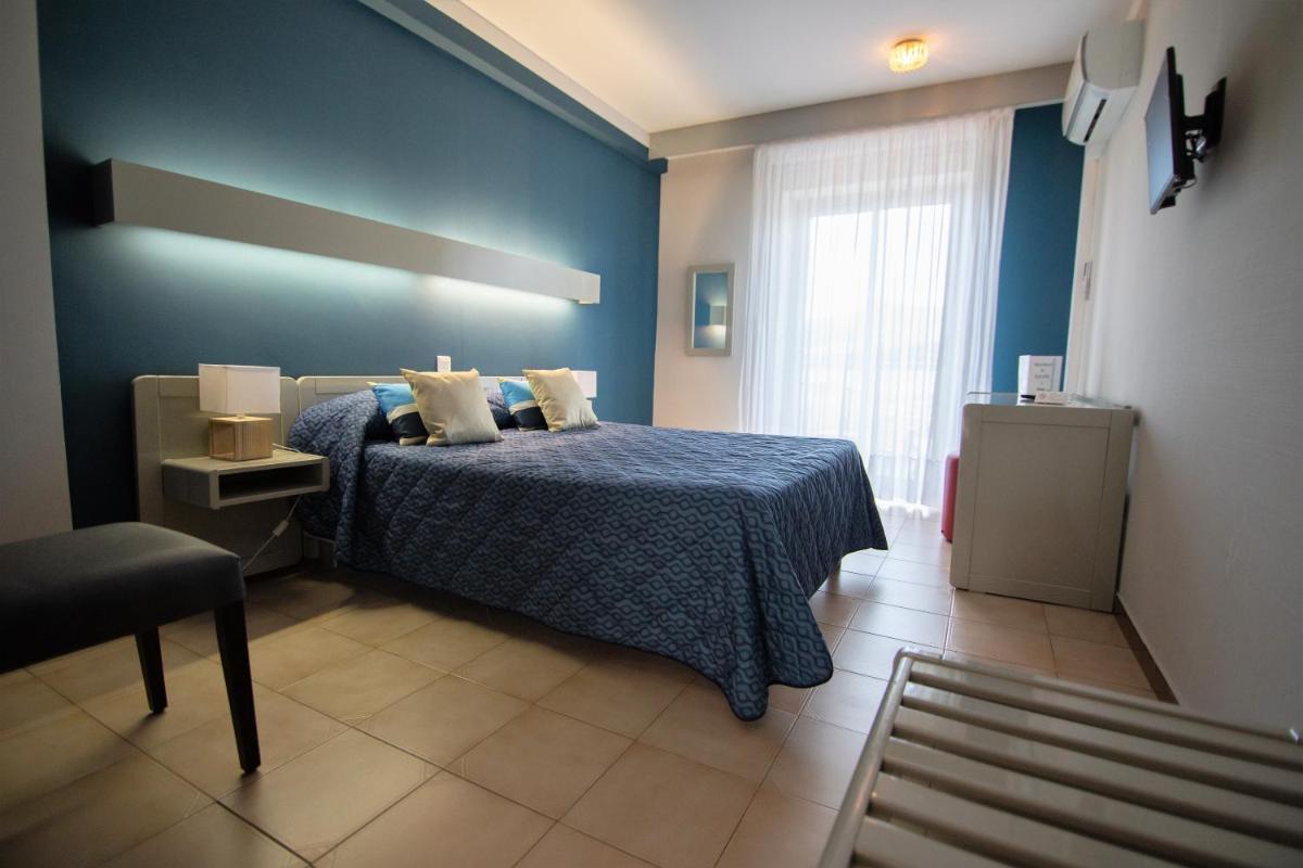Double Room with Sea View photo 2
