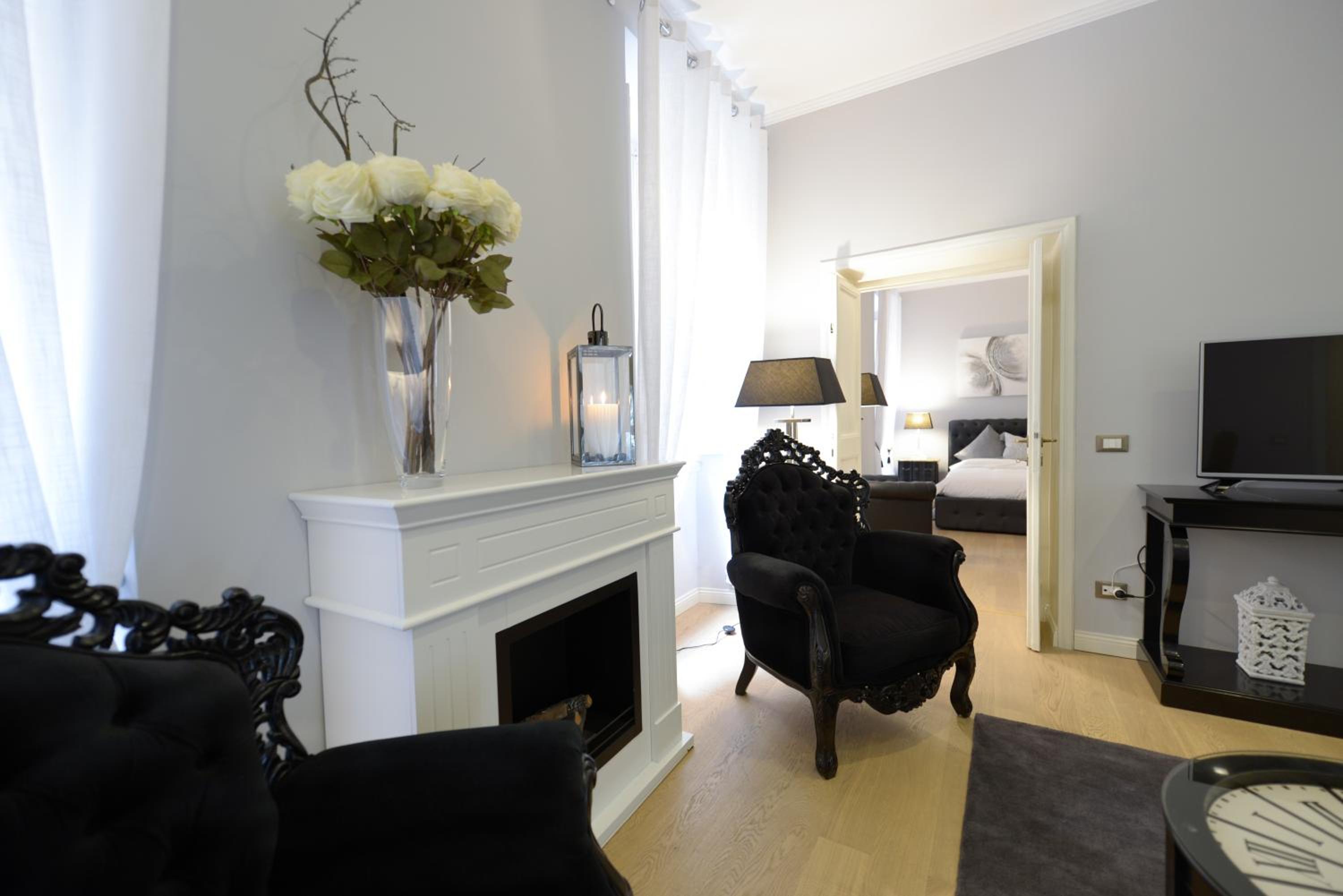 Deluxe Two-Bedroom Apartment - Address: Via Belsiana 31