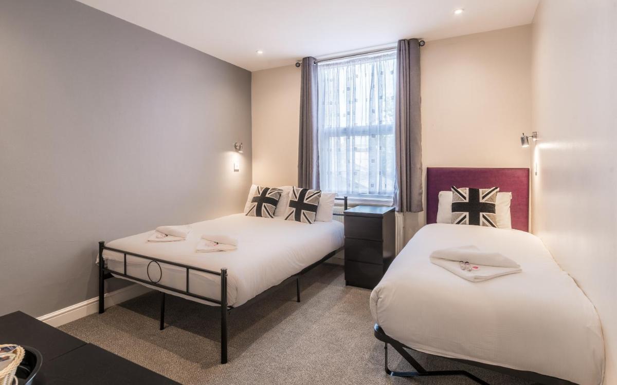 Triple Room with Private Bathroom photo 2