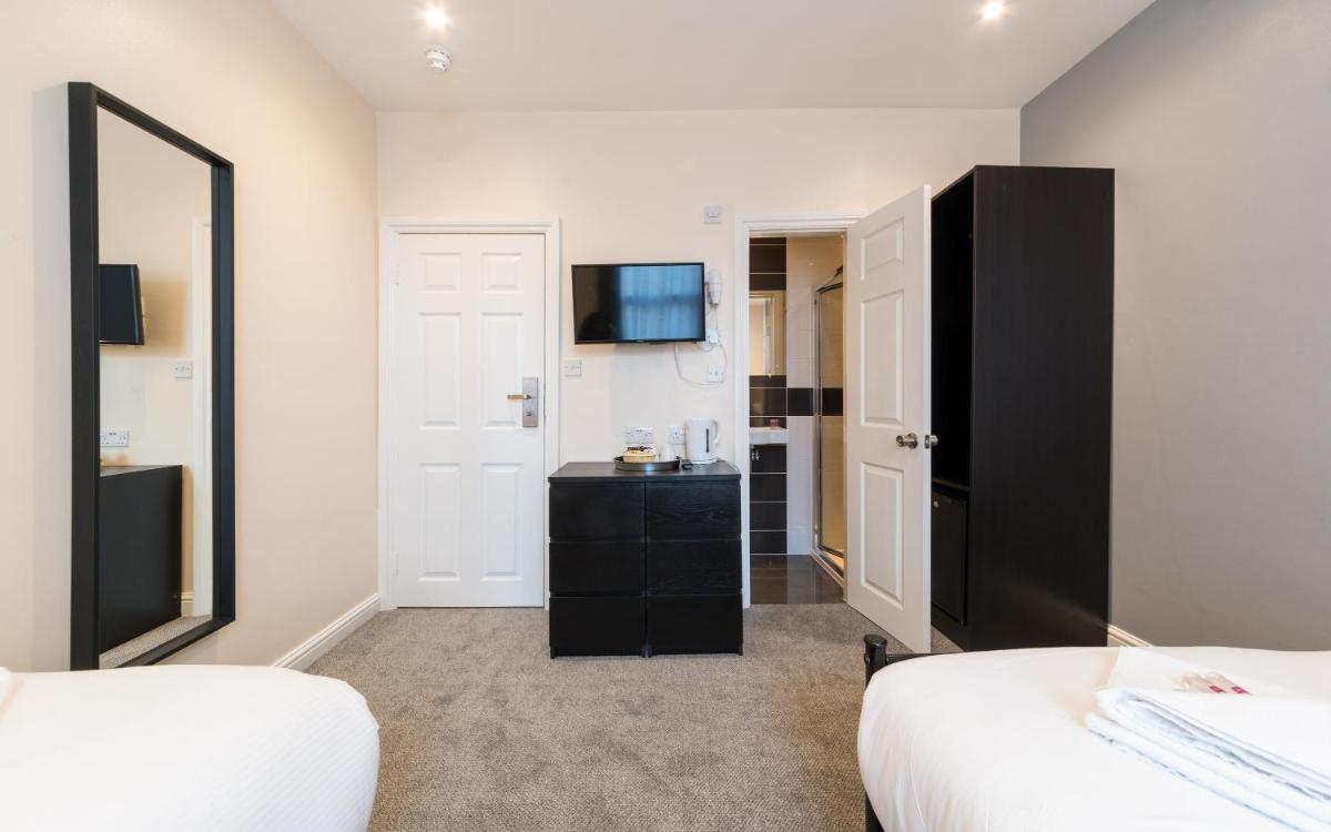 Triple Room with Private Bathroom photo 3