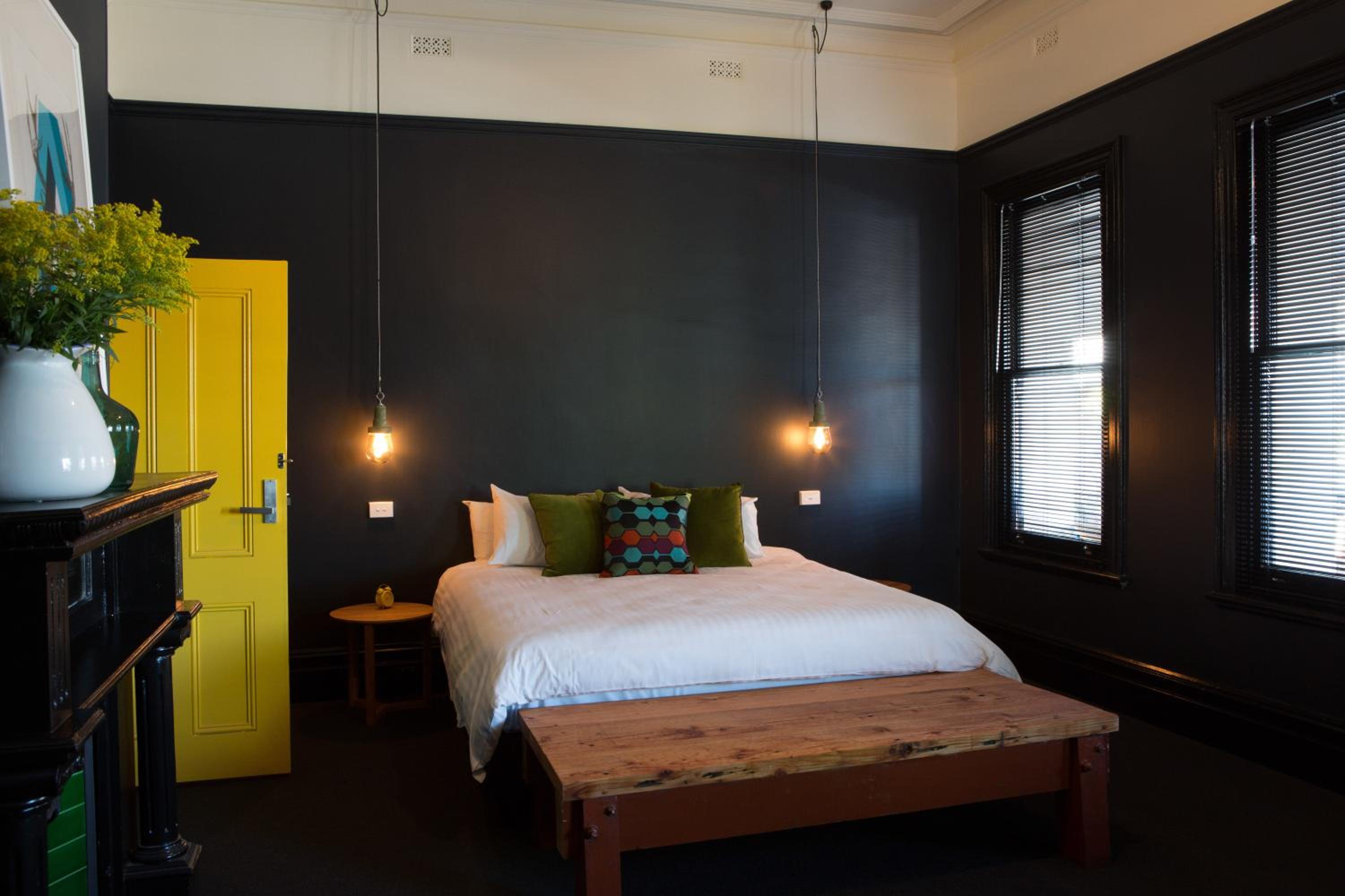 Premium King Room thumbnail 6