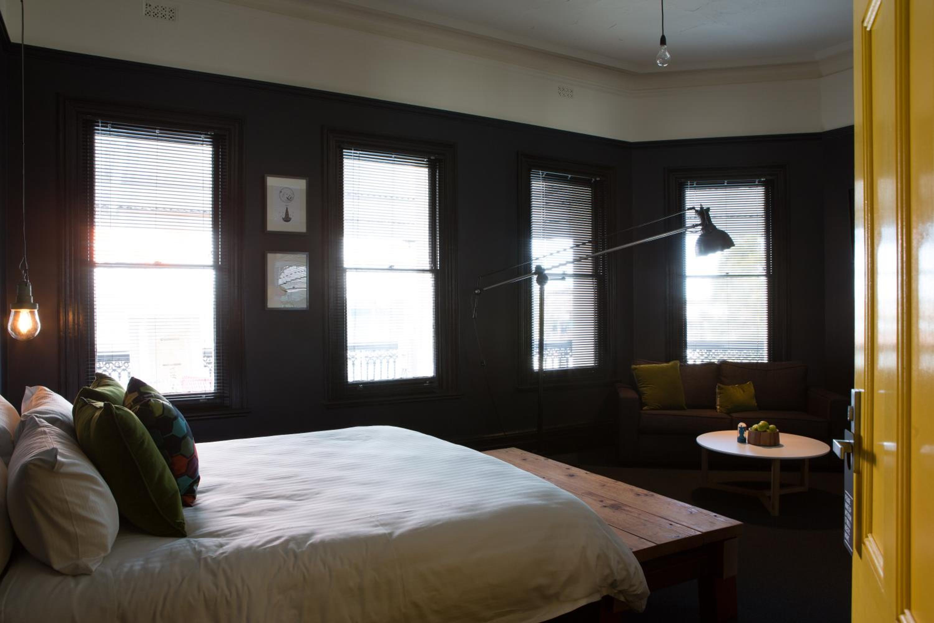 Premium King Room thumbnail 6