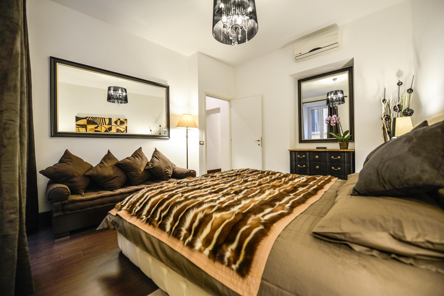 Deluxe Three-Bedroom Apartment - Address: Via Angelo Brunetti 47 photo 3