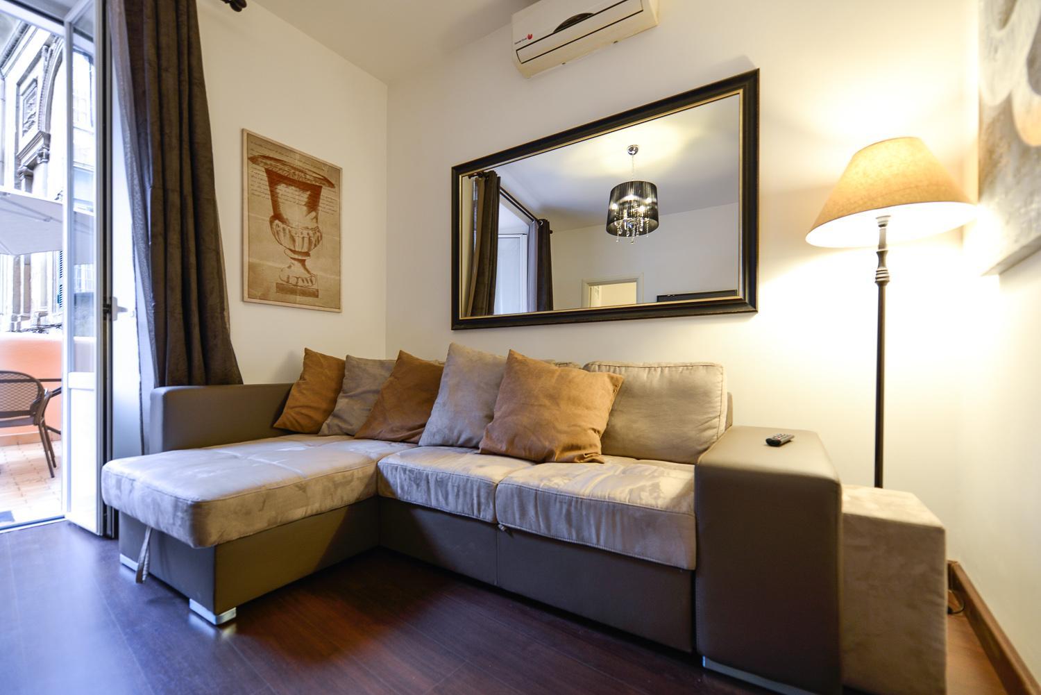 Deluxe Three-Bedroom Apartment - Address: Via Angelo Brunetti 47