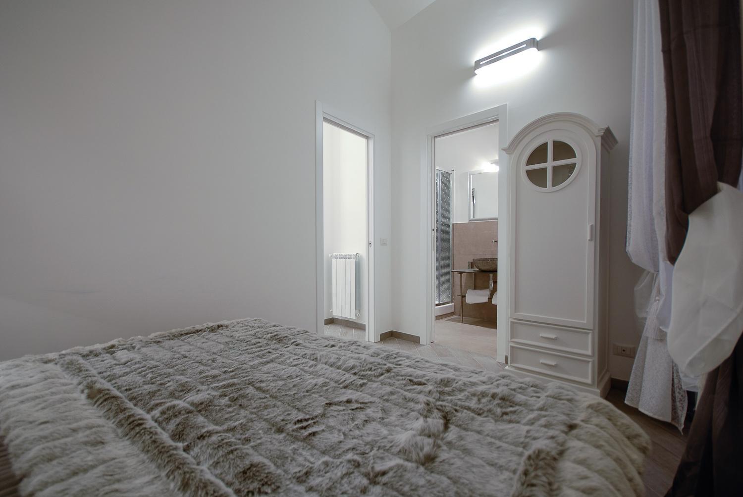 Two-Bedroom Apartment - Address: Via del Colosseo 23 photo 3