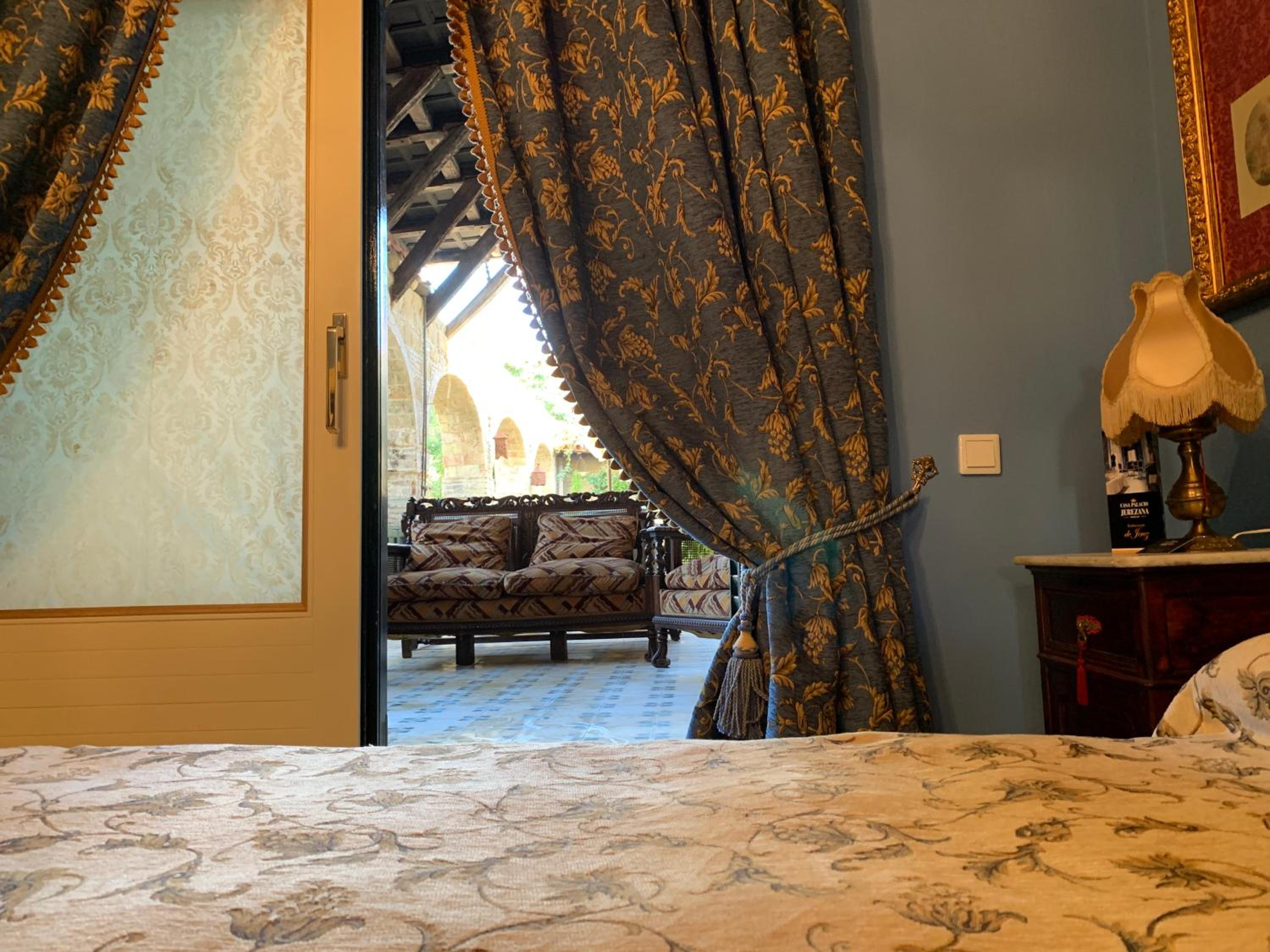 Double Room with Patio photo 2