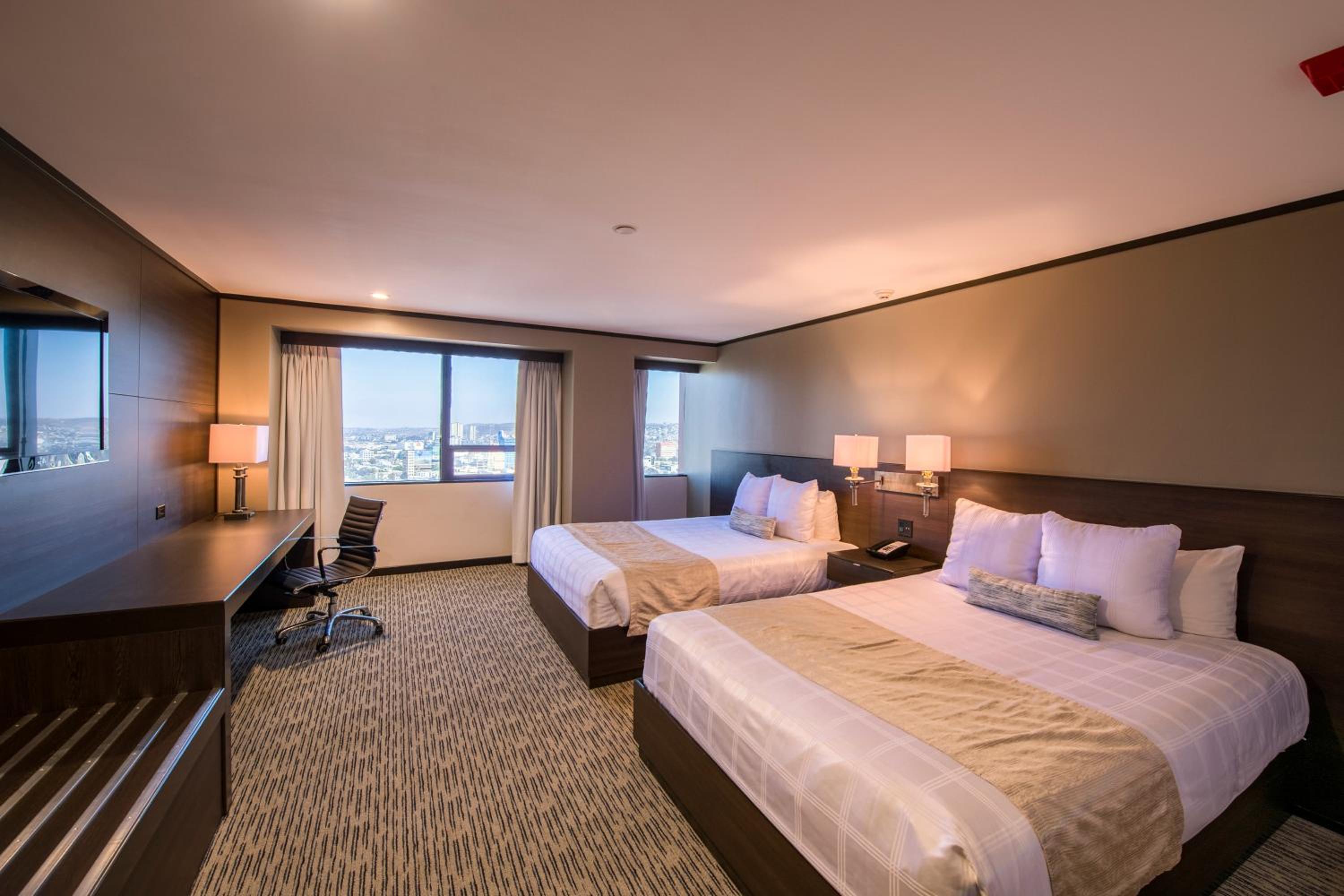 Executive Double Room with 2 Double Beds thumbnail 5