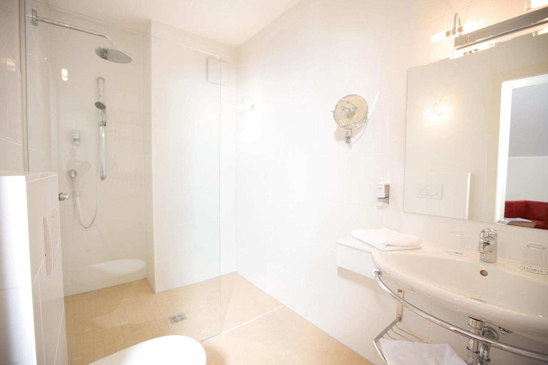 Large Double Room with Thermal Bath Access photo 2