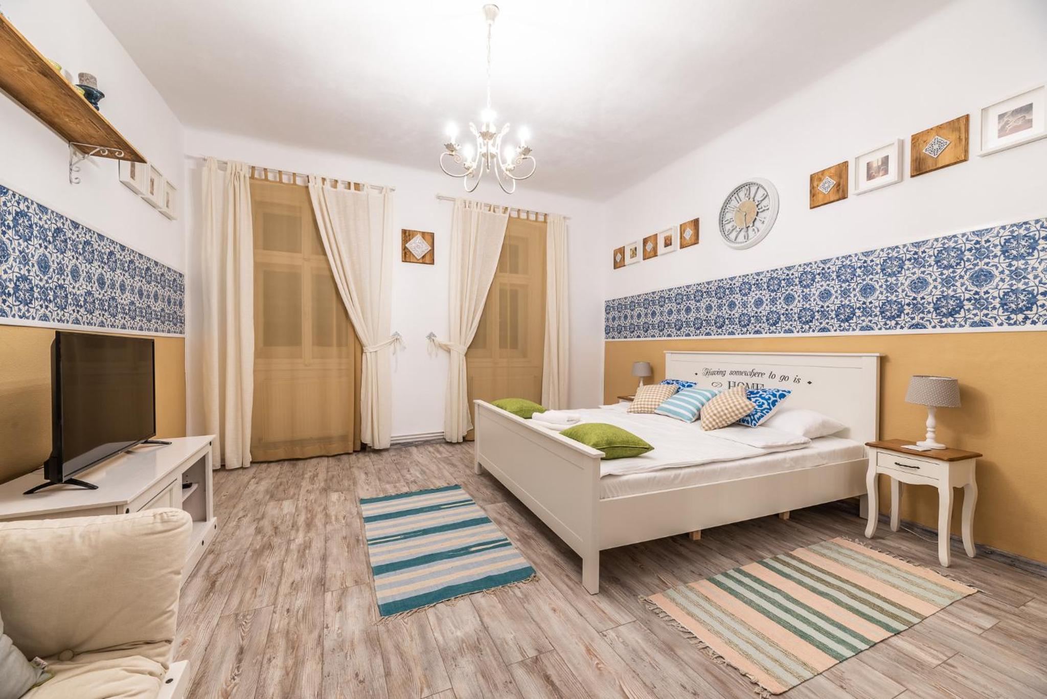 Two-Bedroom Apartment - Photo 2