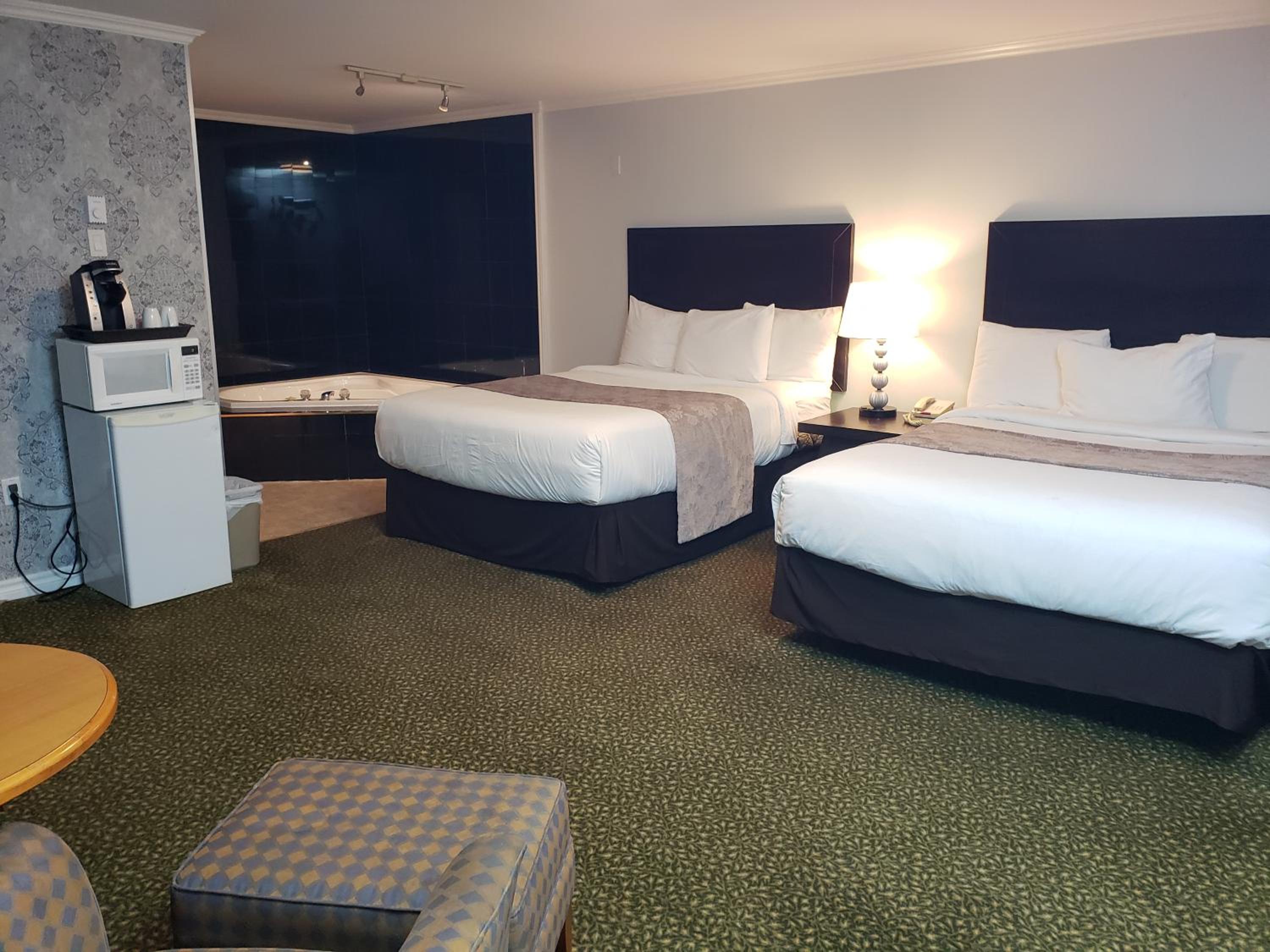 Deluxe Suite with Spa Bath - Photo 5