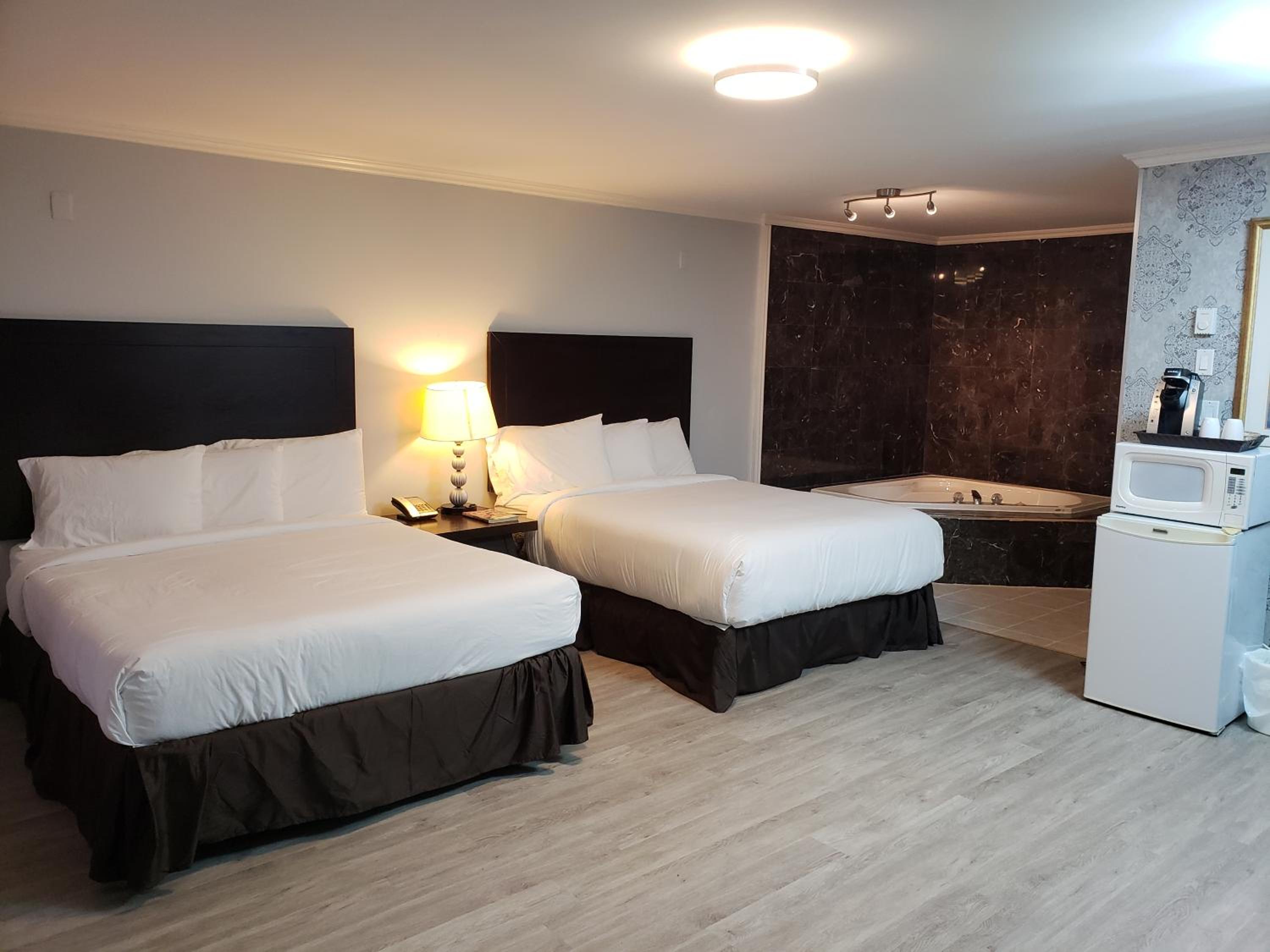 Deluxe Suite with Spa Bath - Photo 1