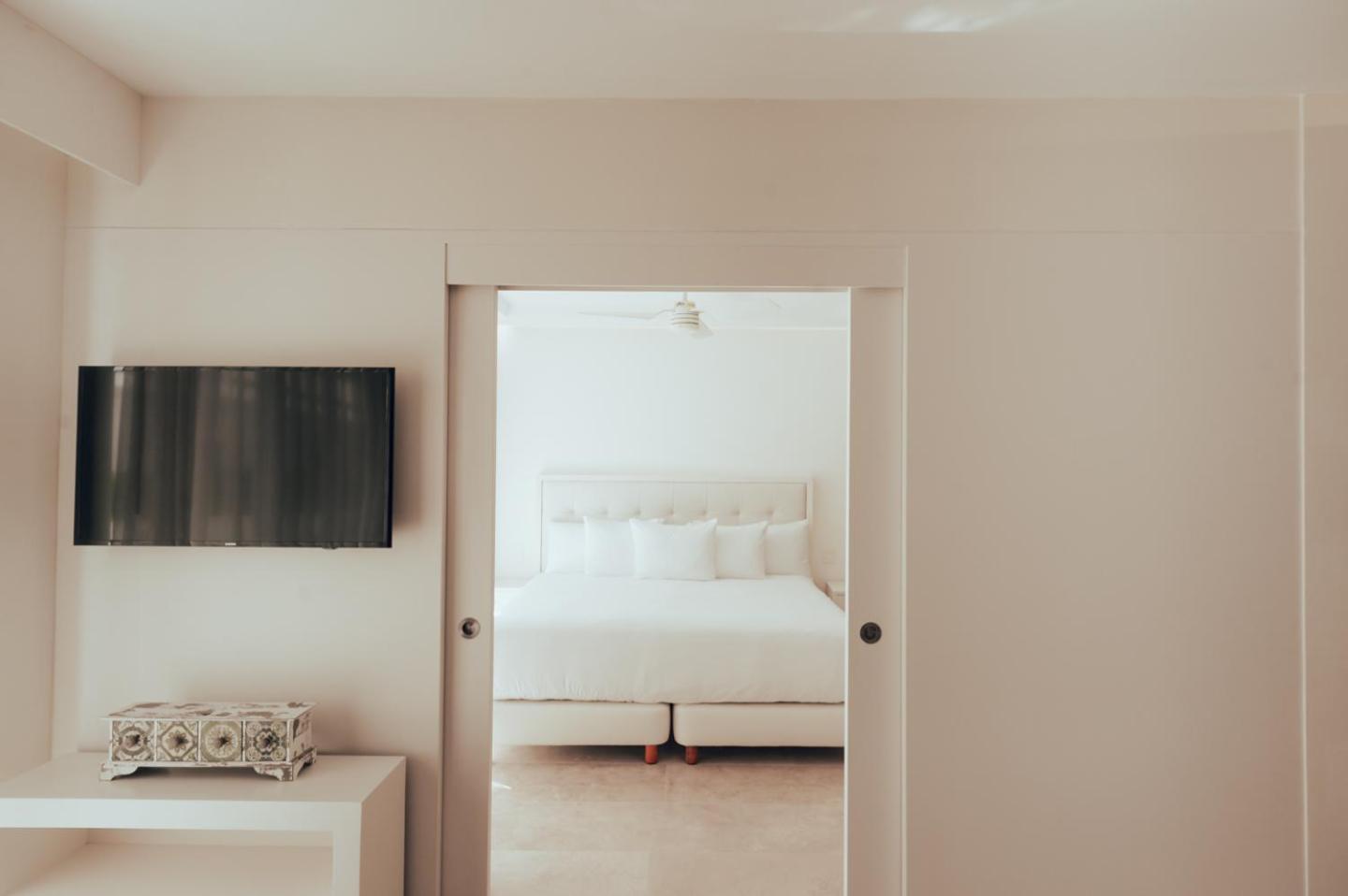 Two-Bedroom Family Residence photo 3