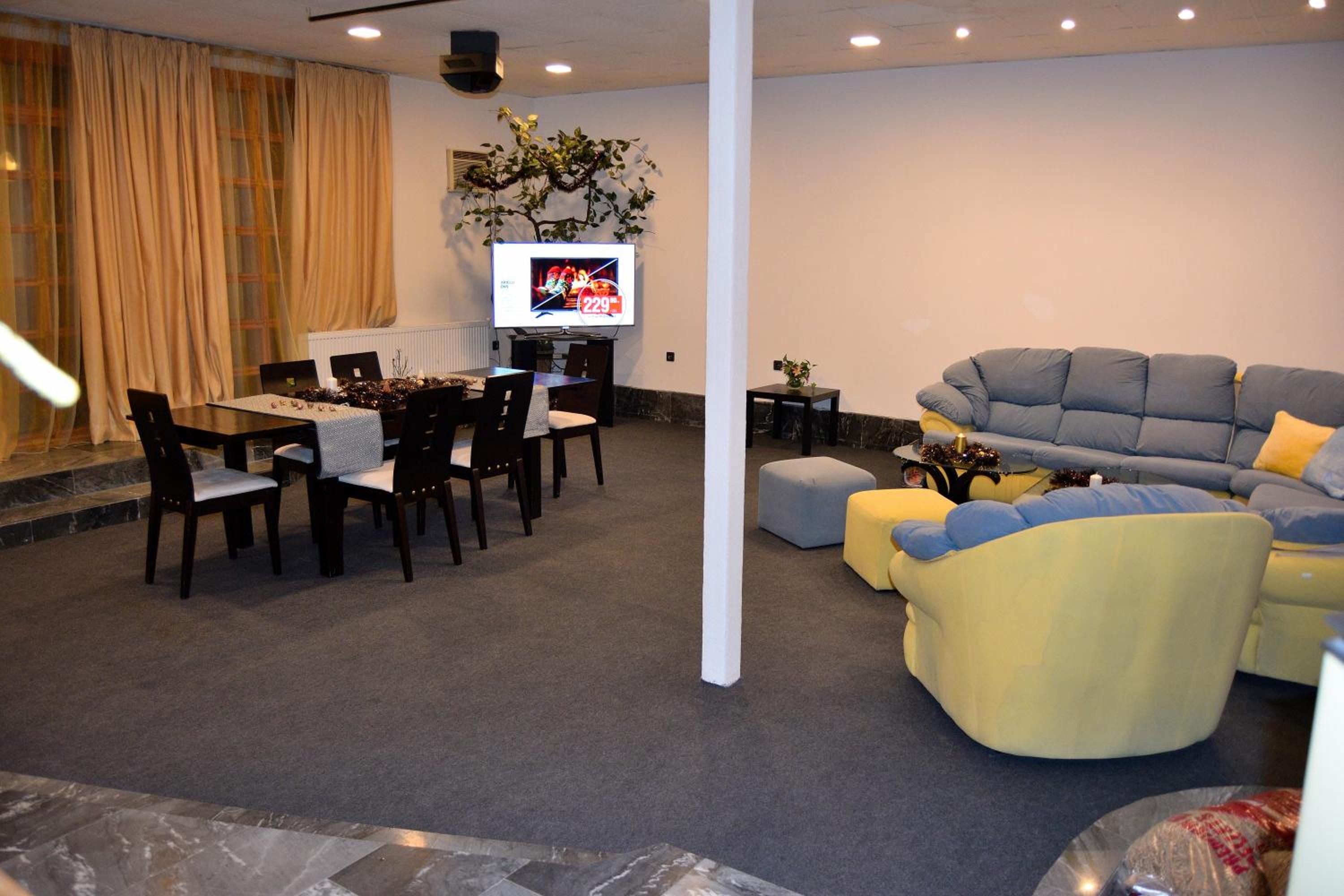 Four-Bedroom Villa with Jacuzzi - Photo 11