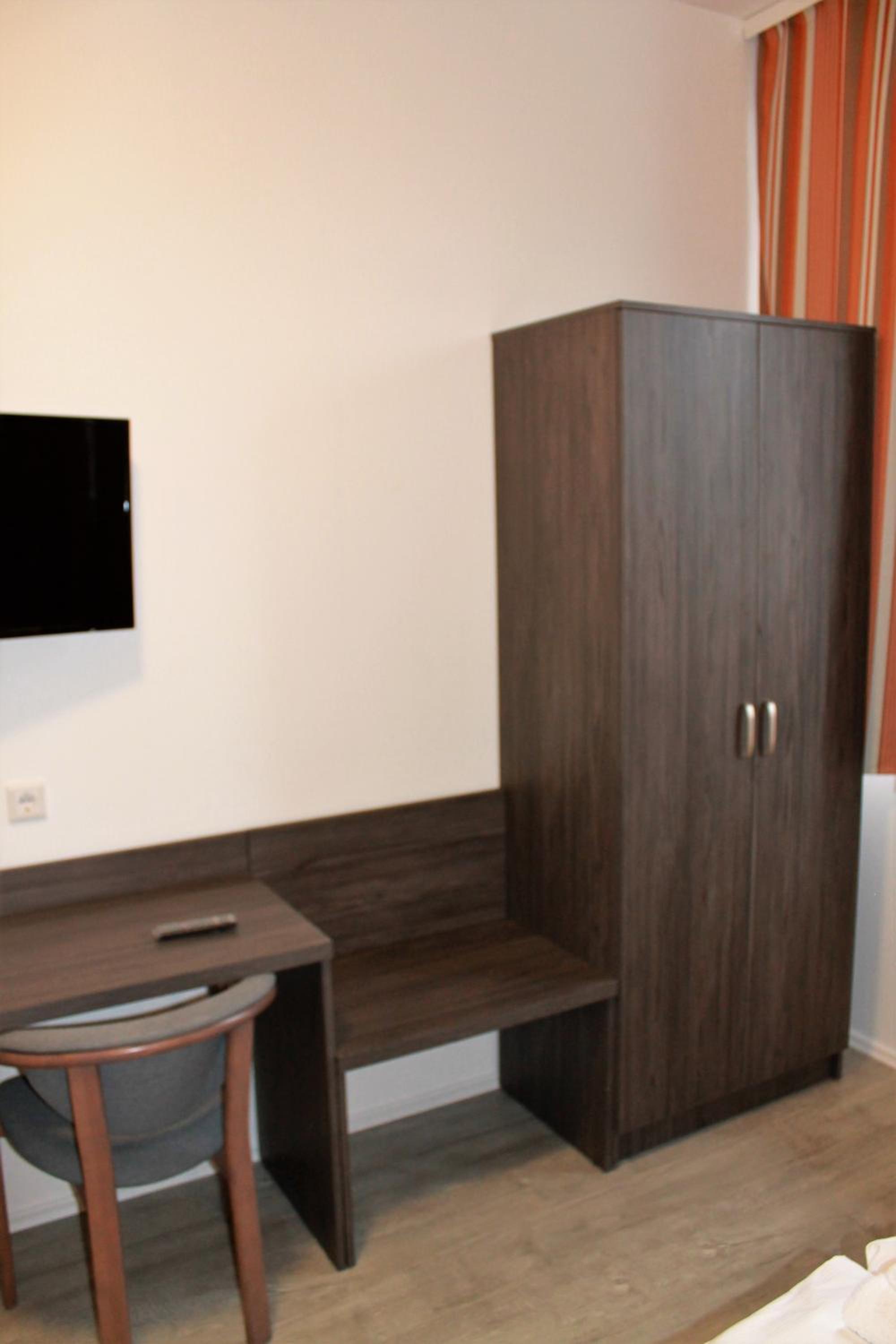Standard Double Room - Photo 8