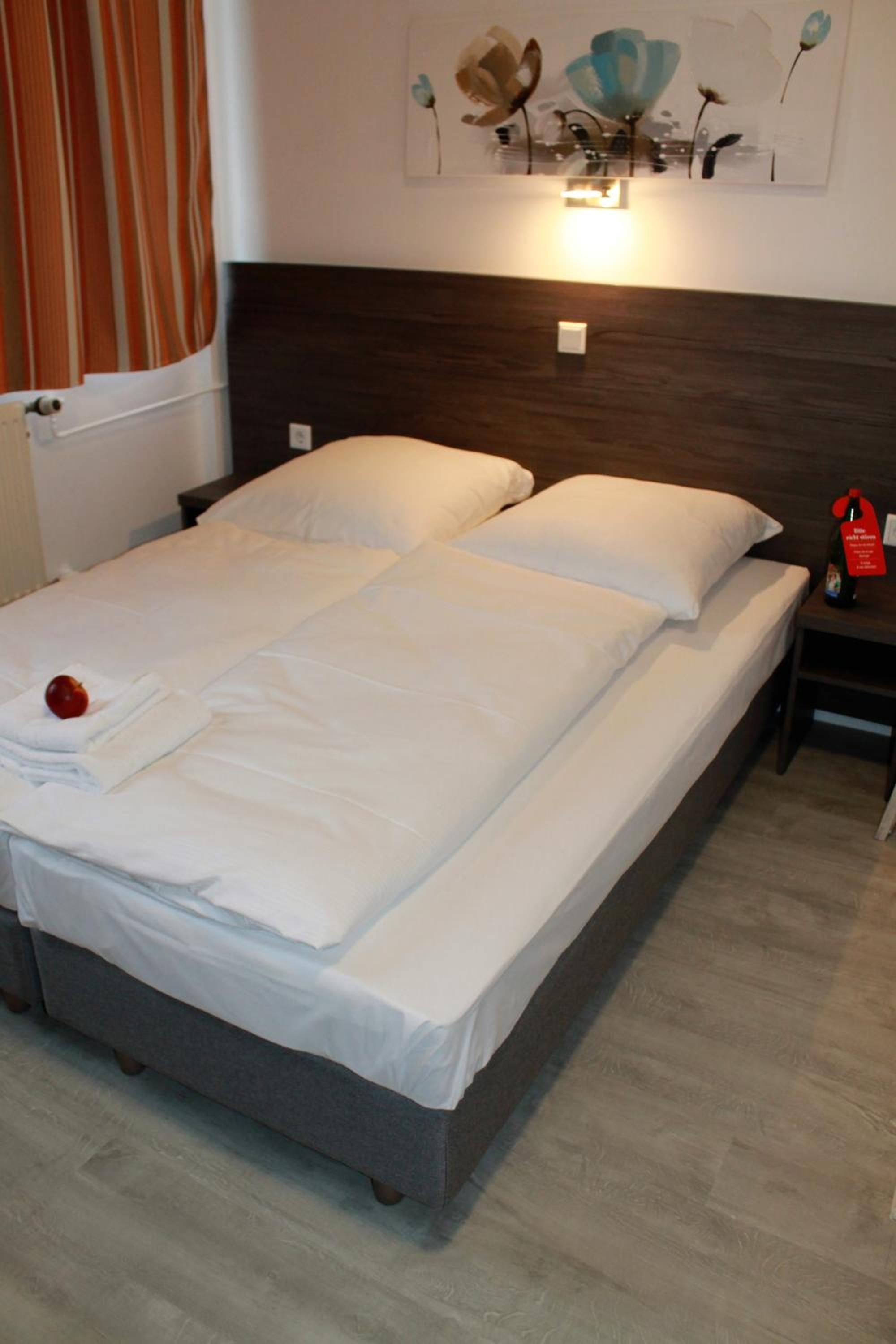 Standard Double Room - Photo 7