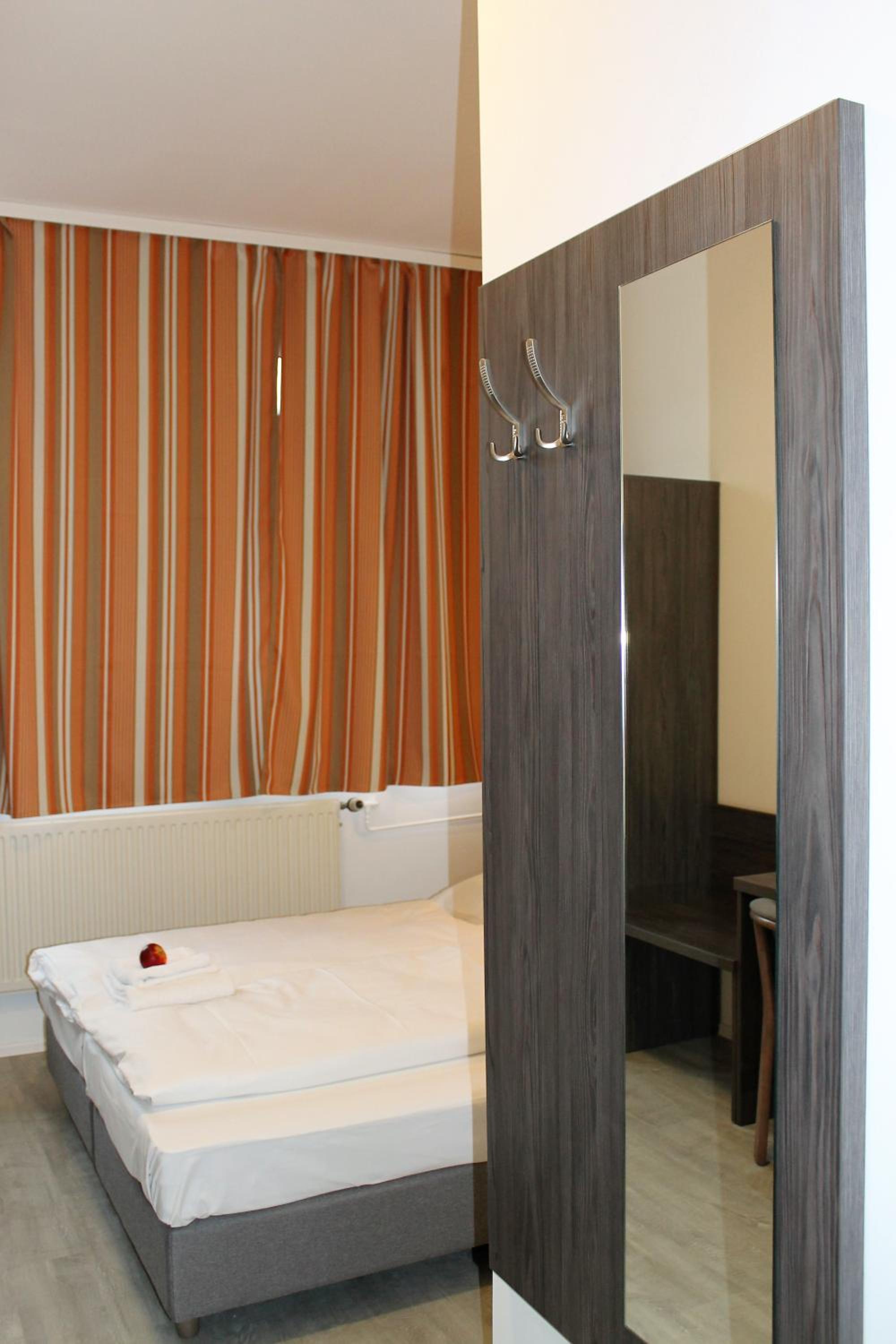 Standard Double Room - Photo 6