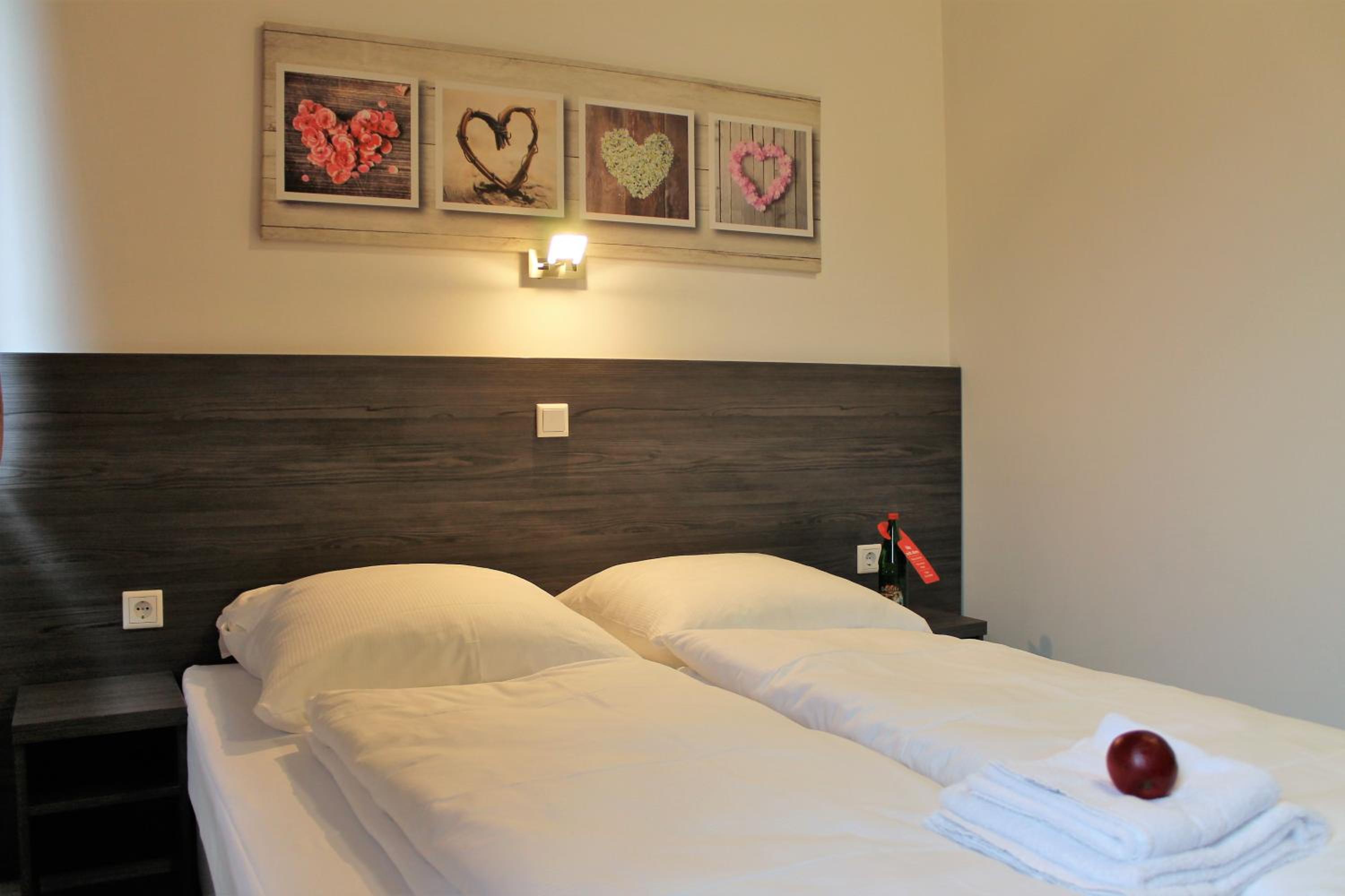 Standard Double Room - Photo 23