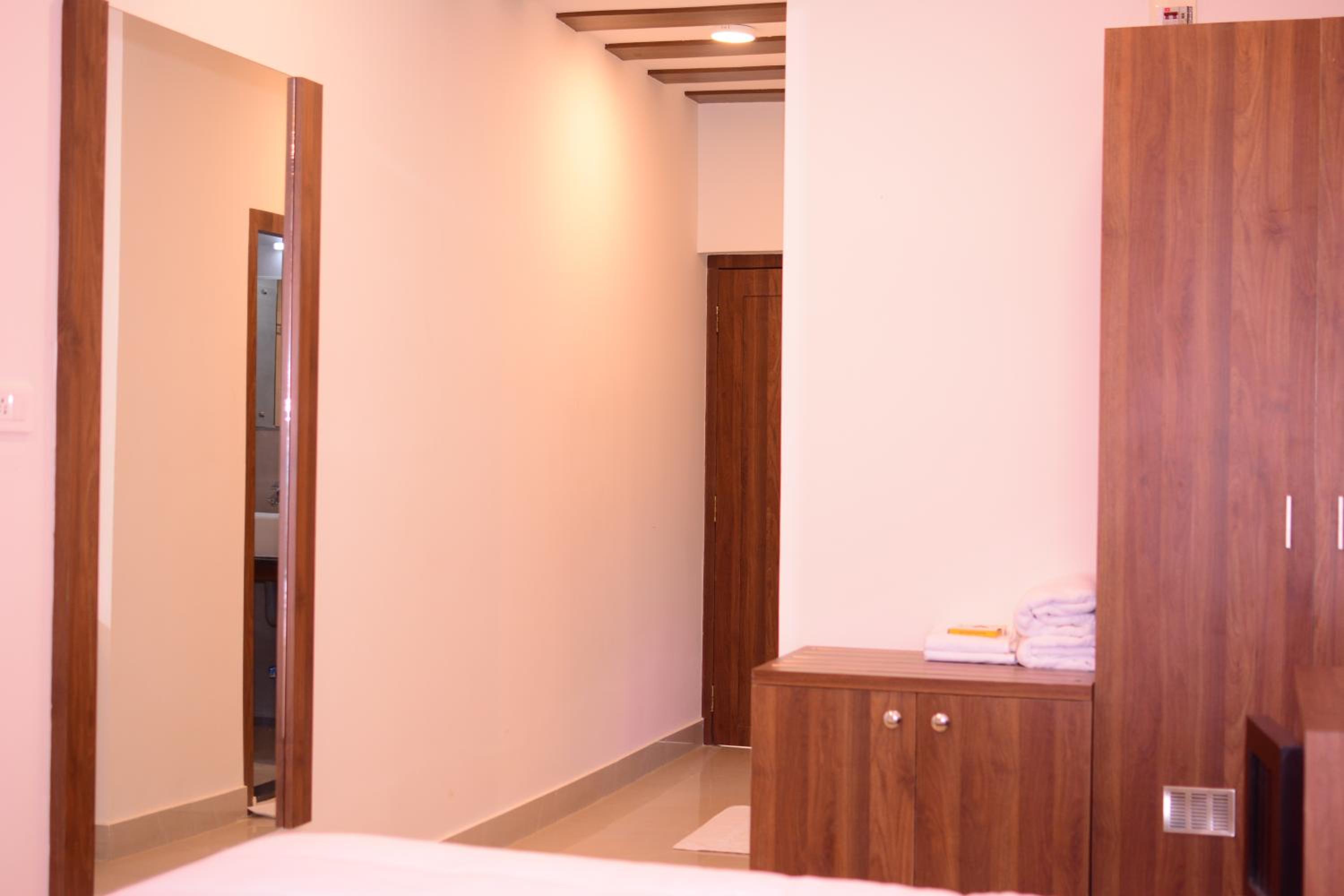 Deluxe Room - Photo 2