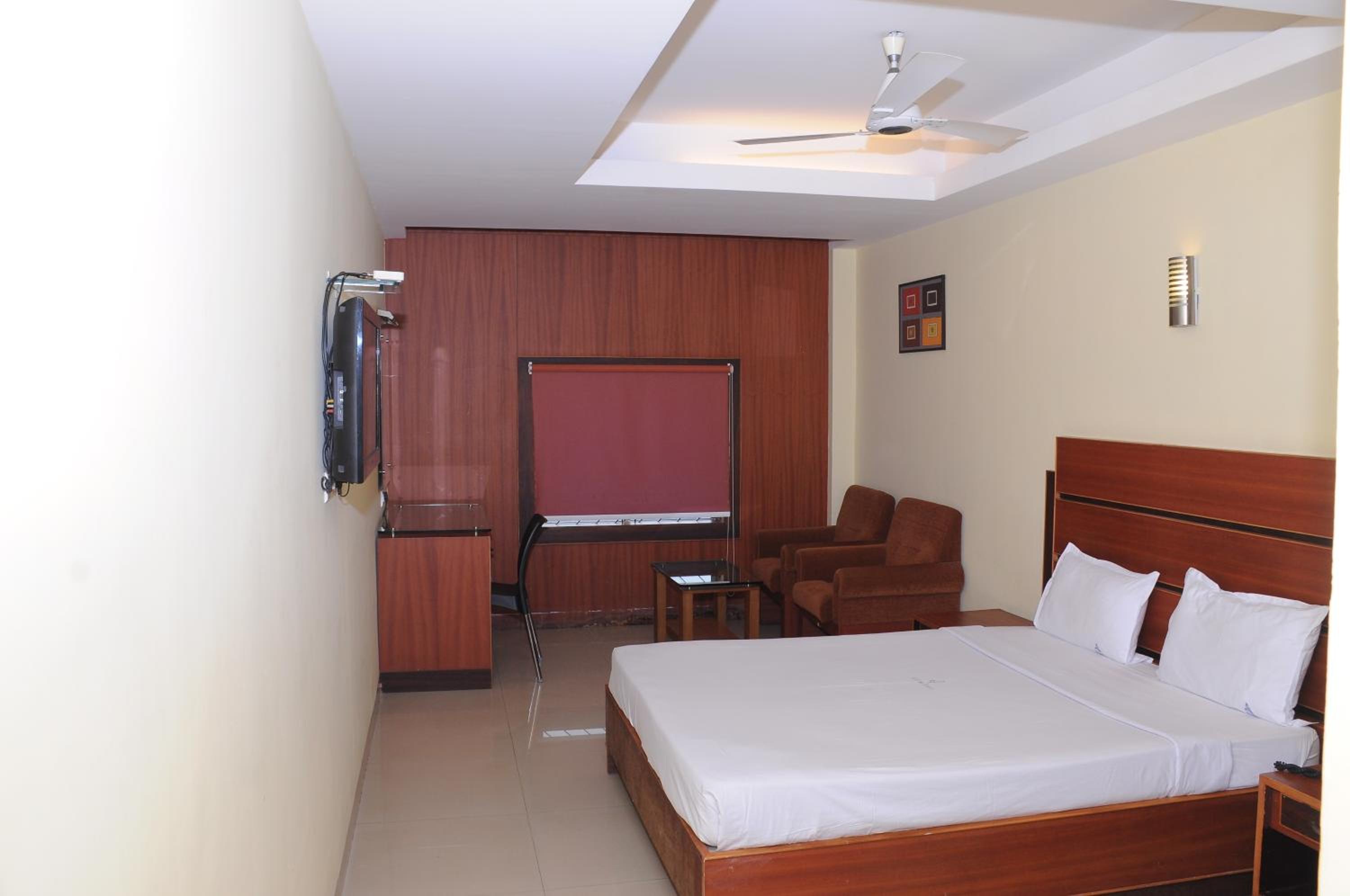 Standard Double Room - Photo 6