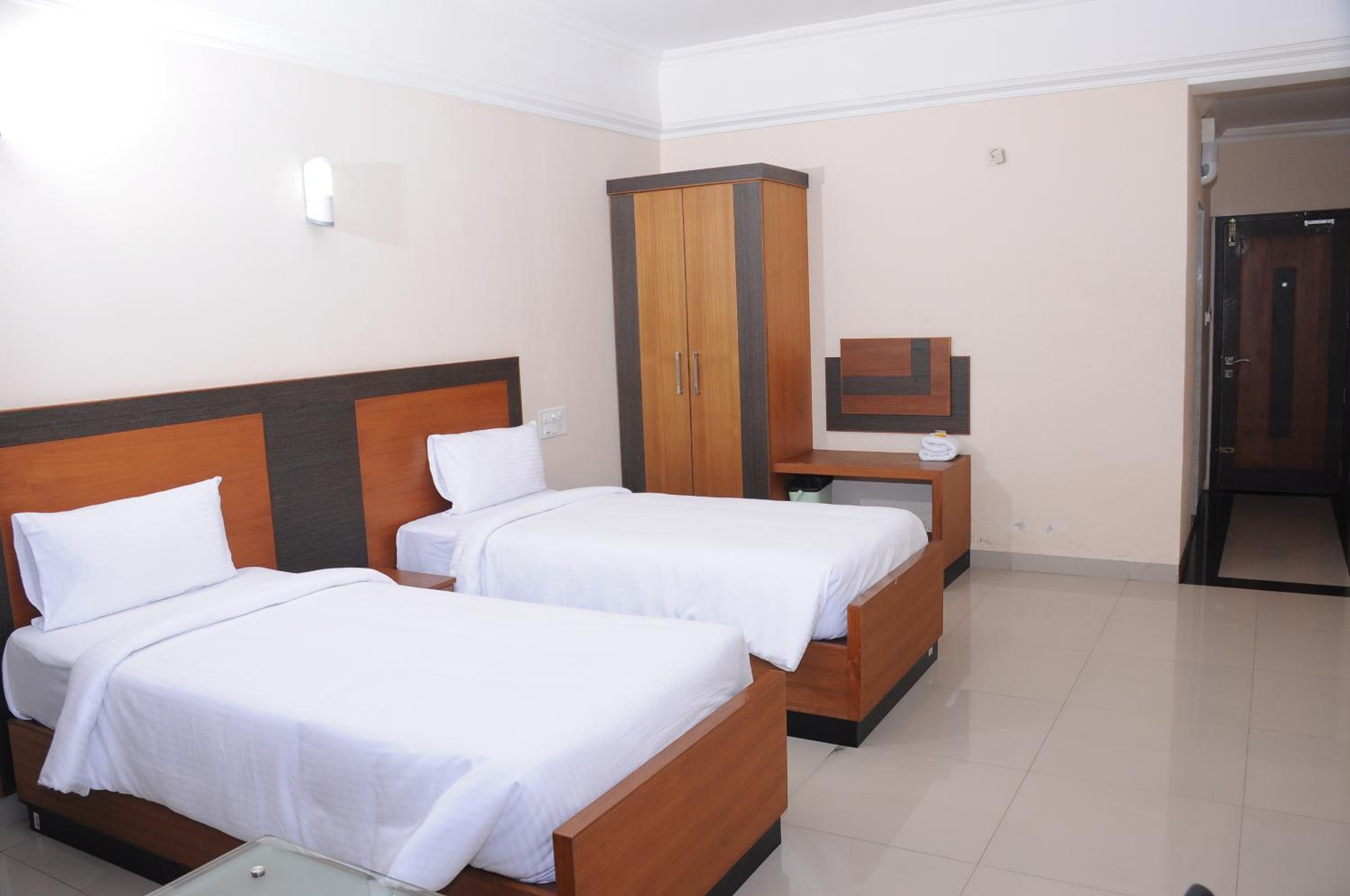 Standard Double Room - Photo 3