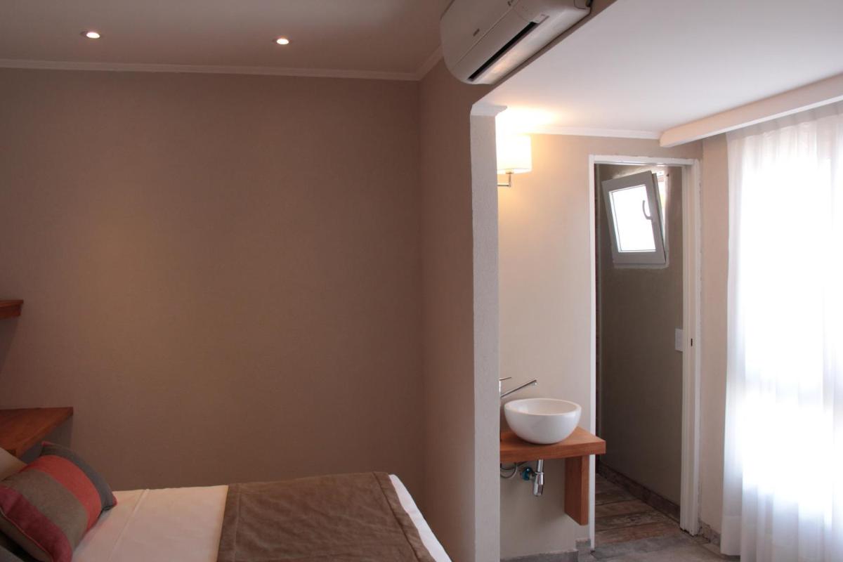 Queen Room with air conditining