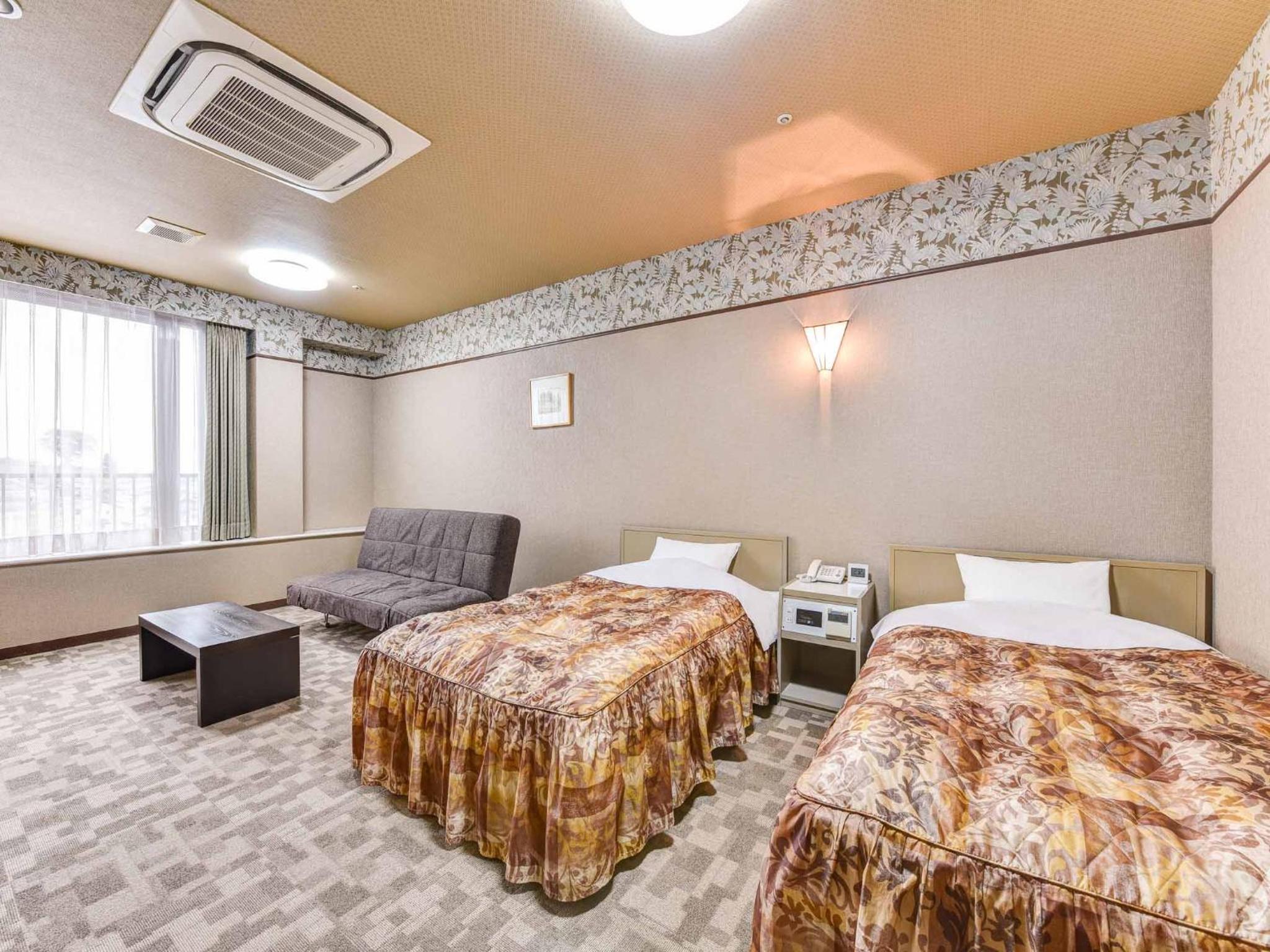 Standard Twin Room - Photo 6