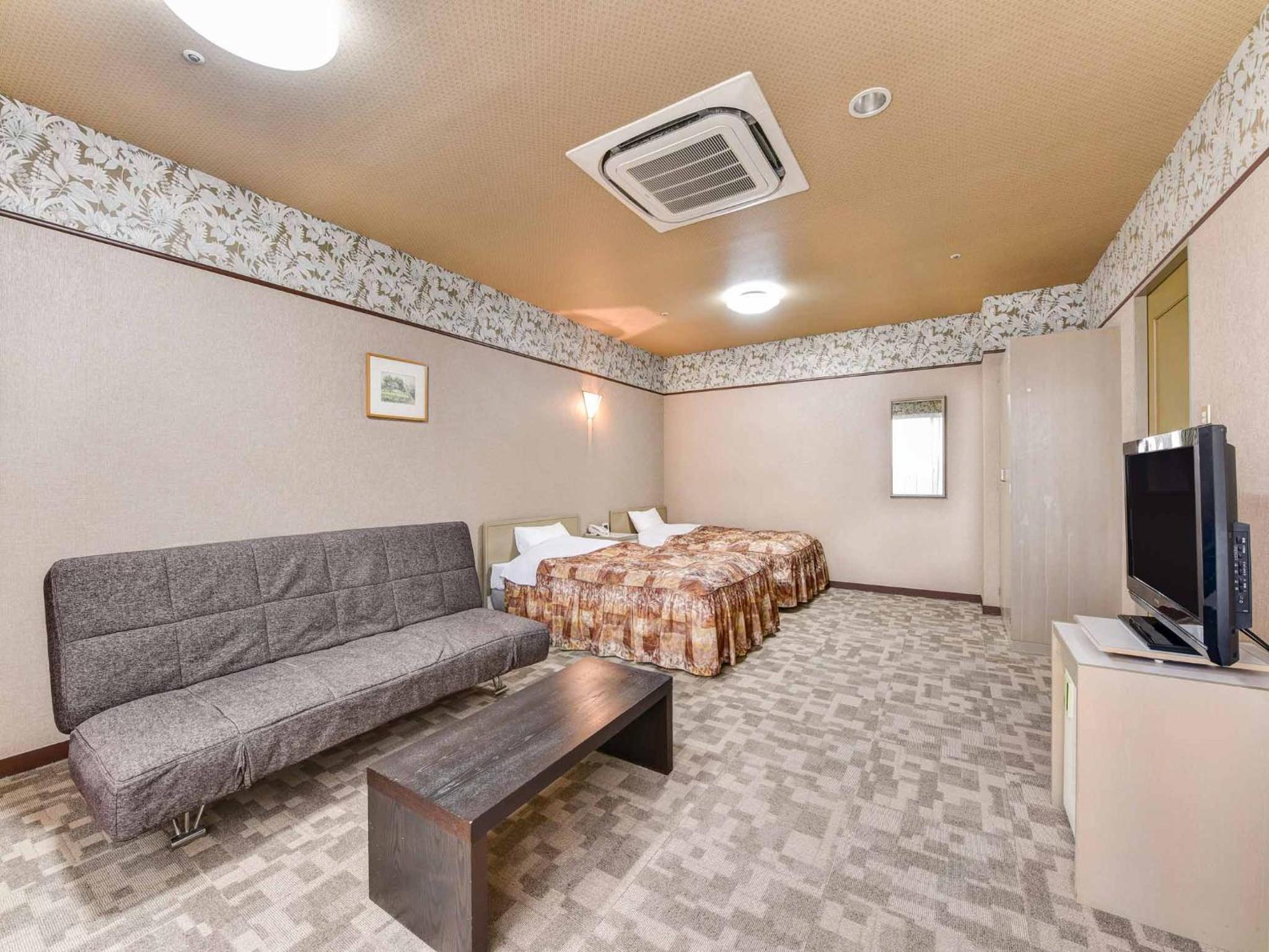 Standard Twin Room - Photo 1