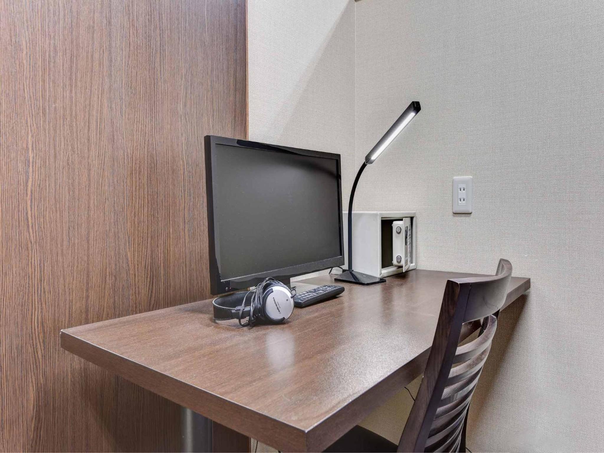 Single Bed in Male Dormitory Room photo 3