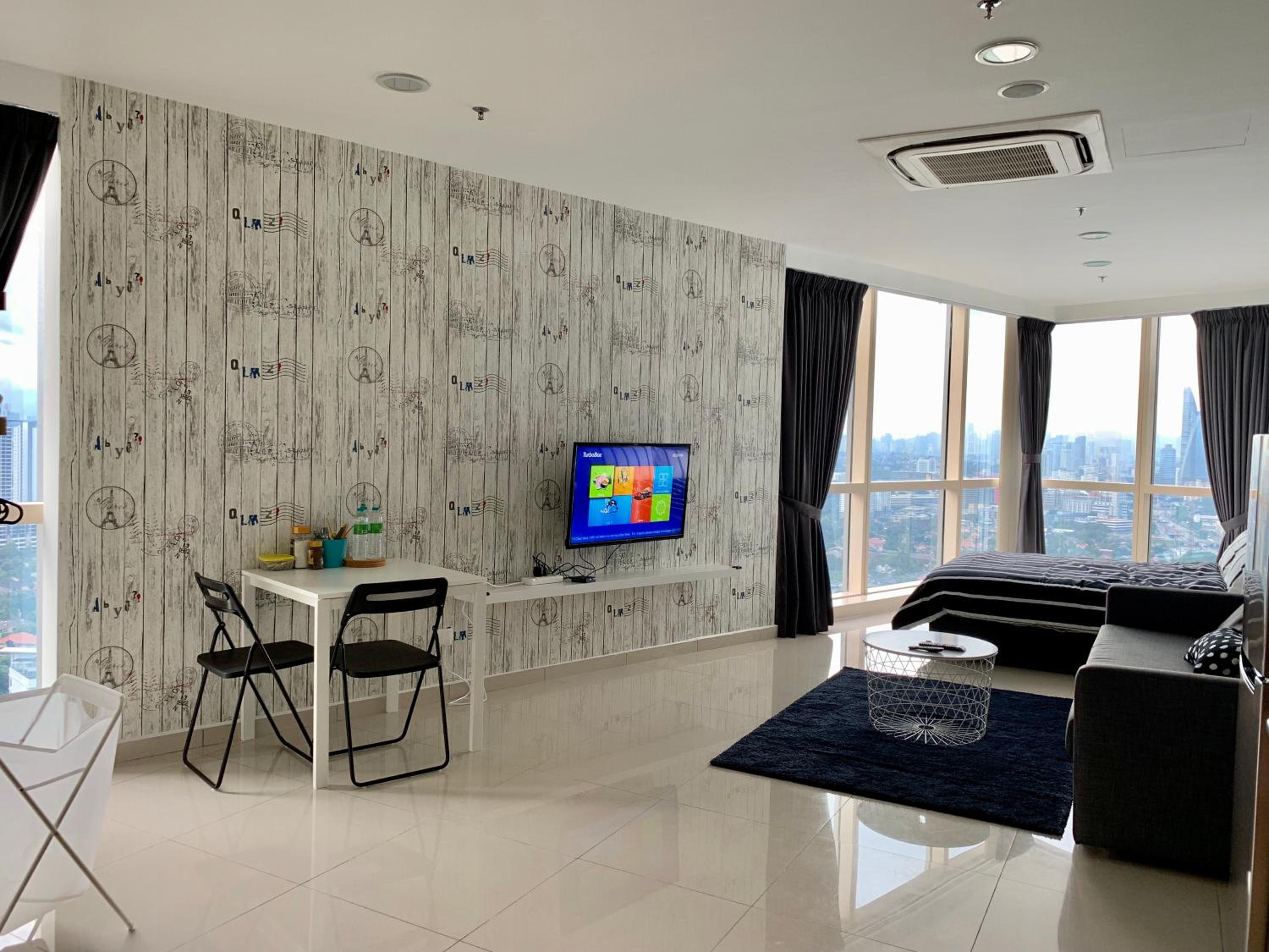Deluxe Studio