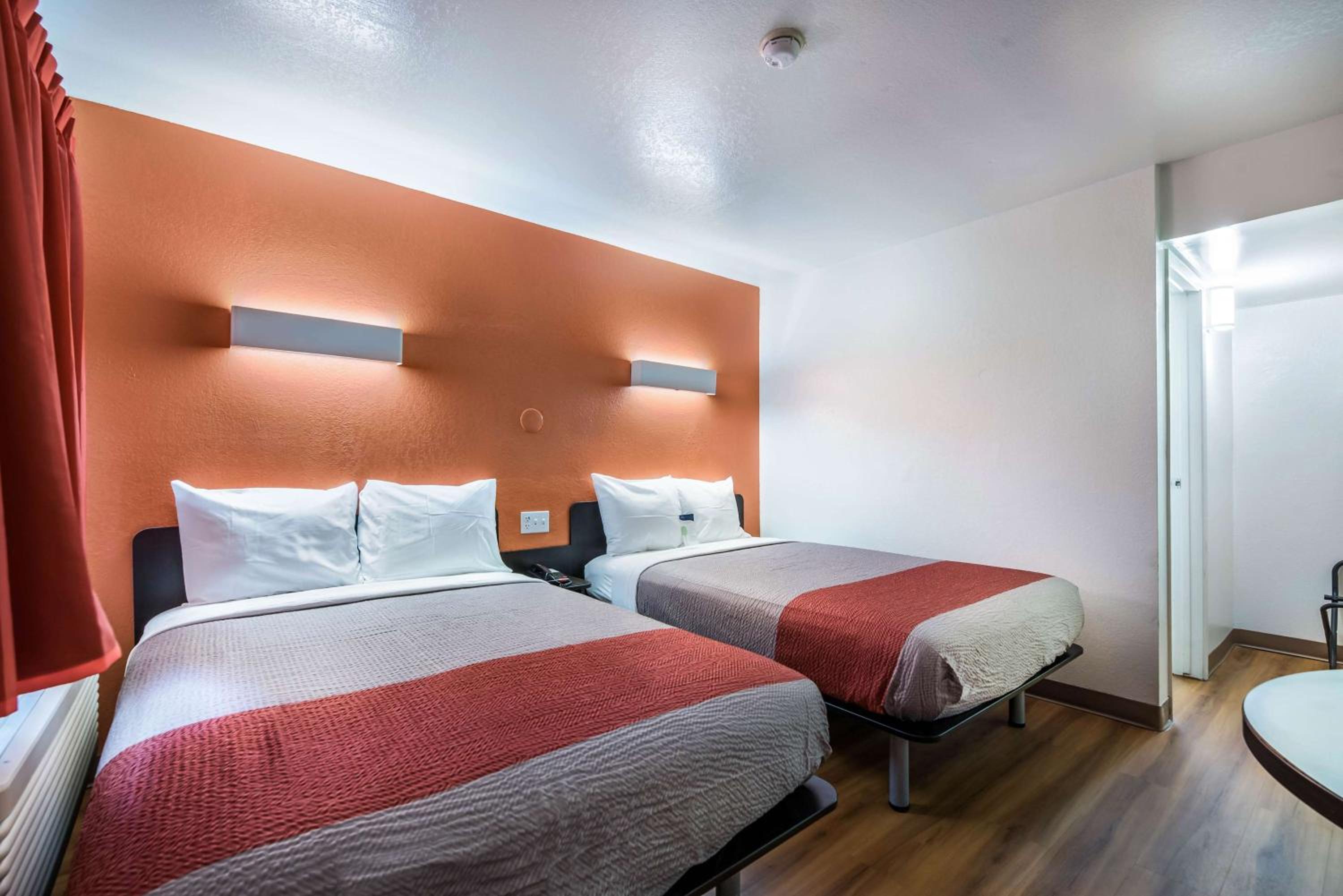 Quadruple Room - Non-Smoking photo 2