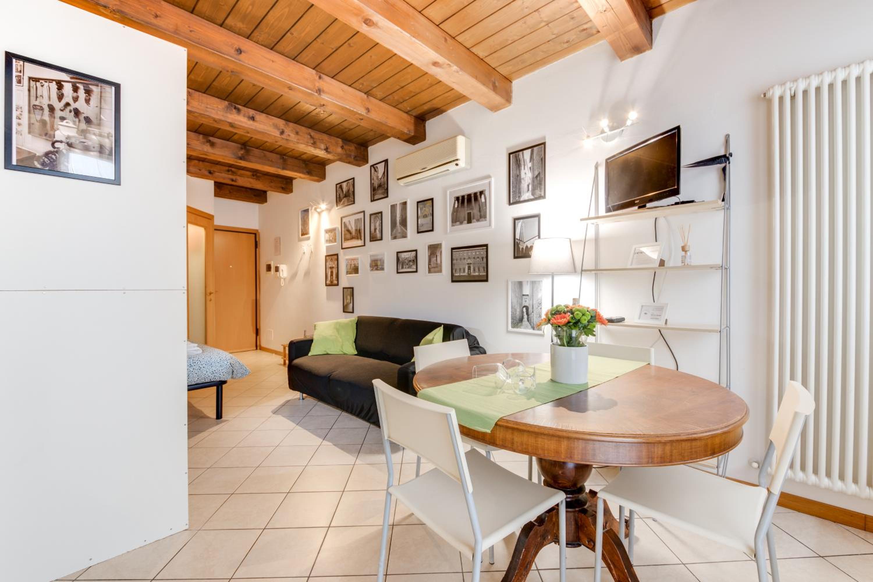 Studio Apartment photo 1