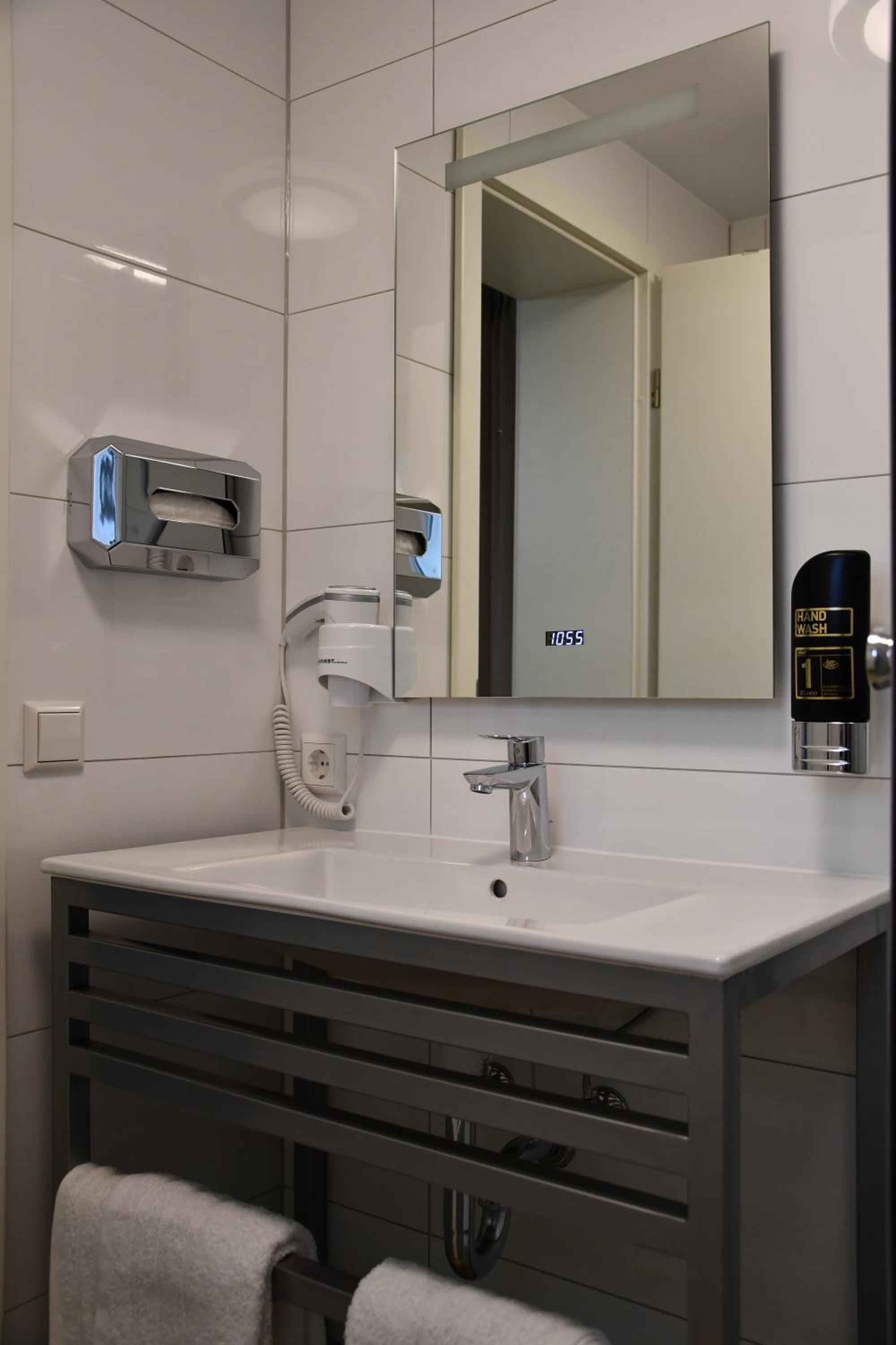 Standard Double Room - Photo 24