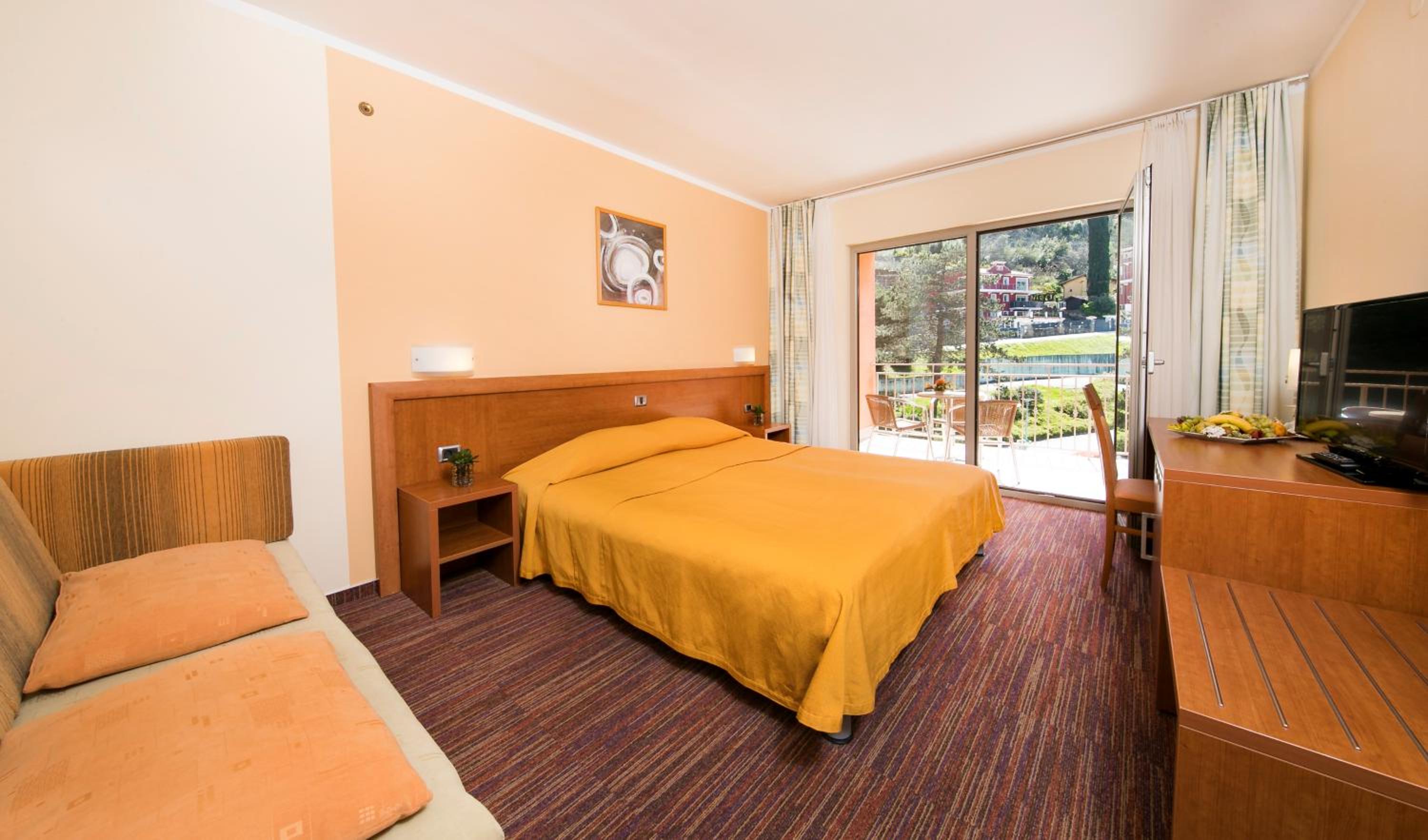 Superior Double Room with Extra Bed and Balcony photo 1