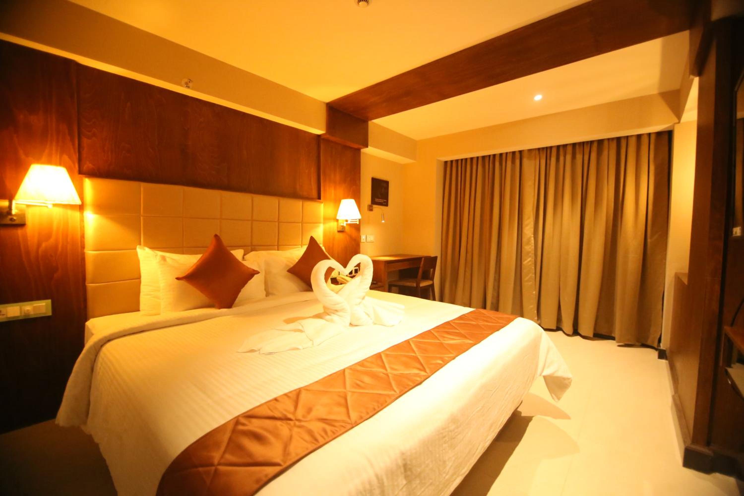 Deluxe Double Room (2 Adults + 1 Child) photo 3