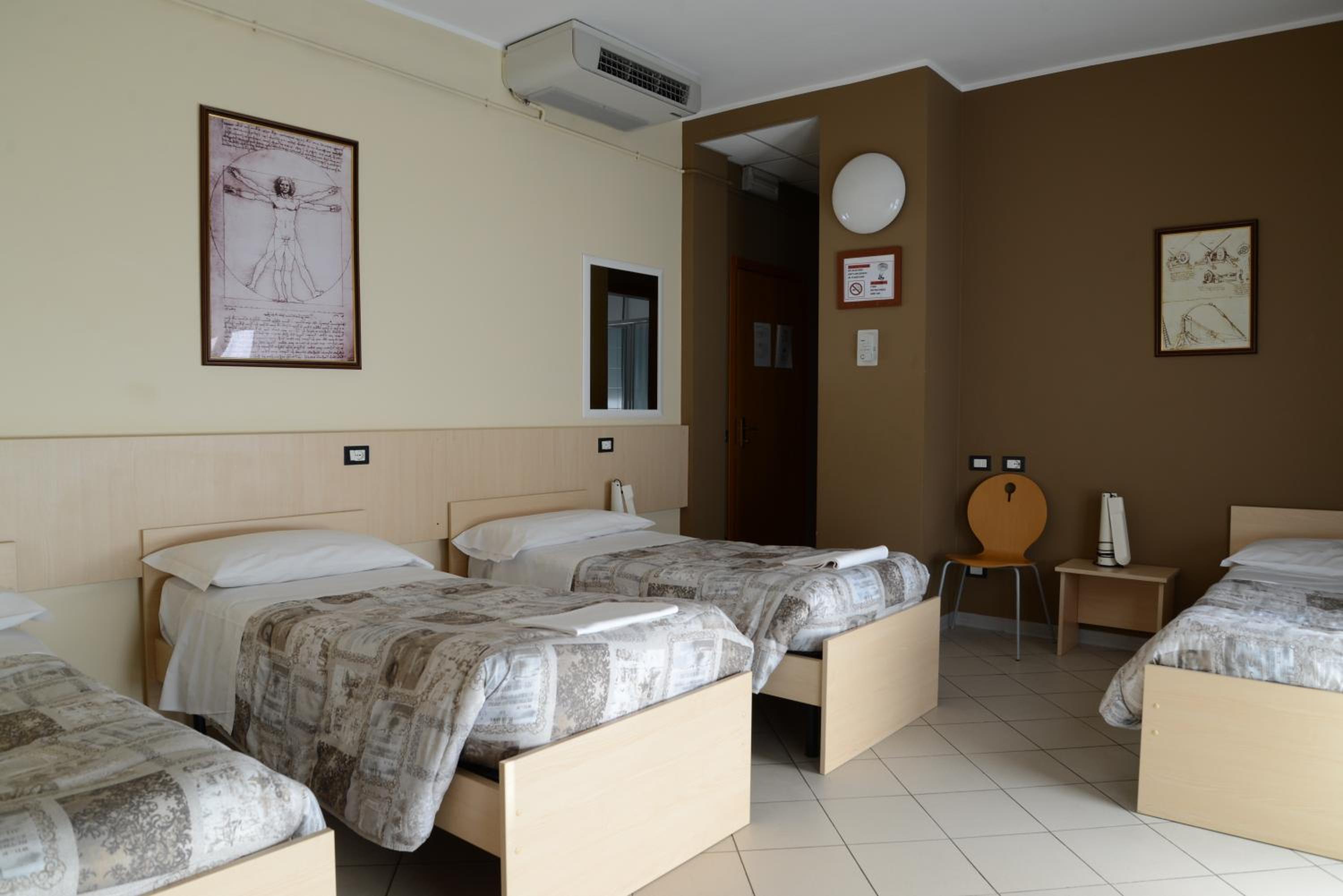 Quadruple Room - Photo 5