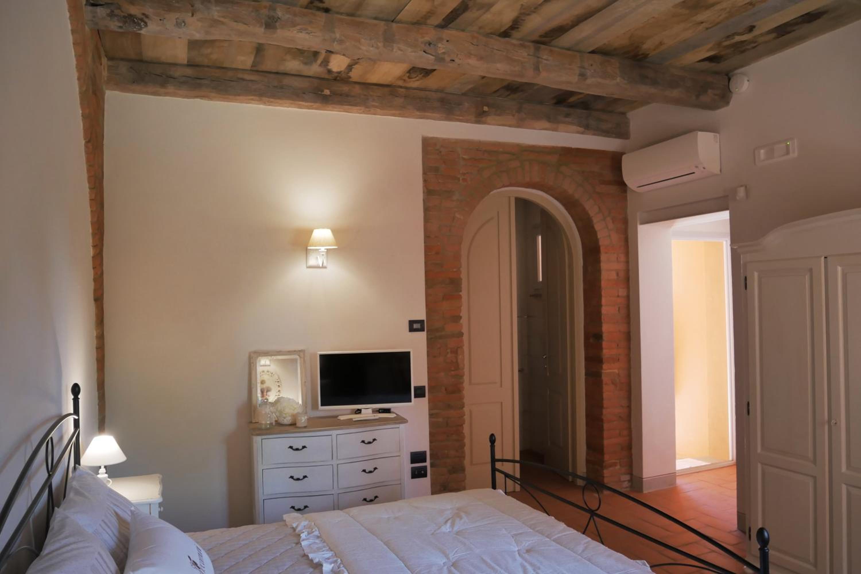Deluxe Double Room (2 Adults + 1 Child) photo 3