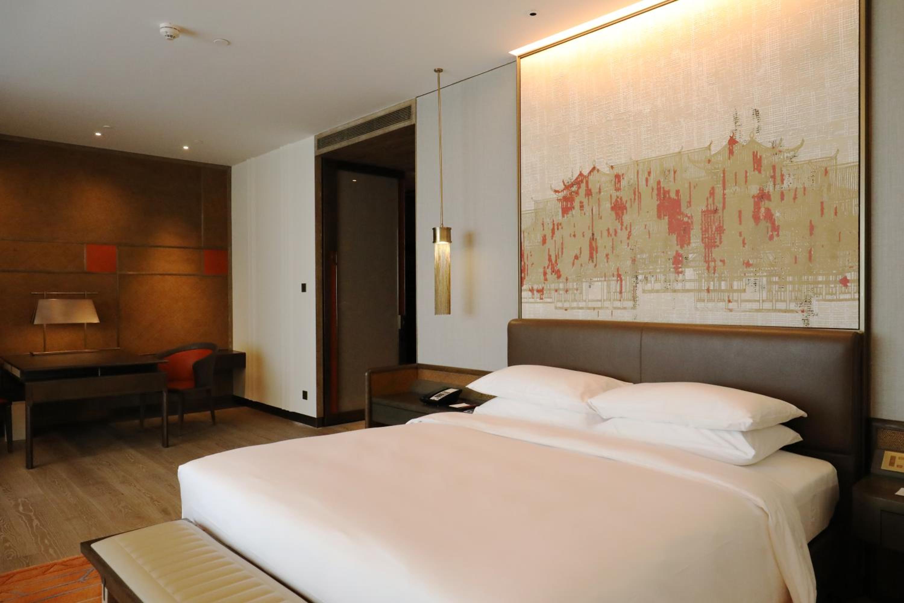 Grand Club Deluxe King Room
